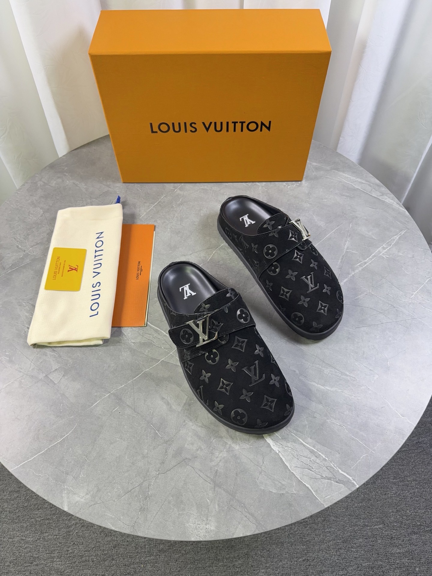 LOUIS VUITTON