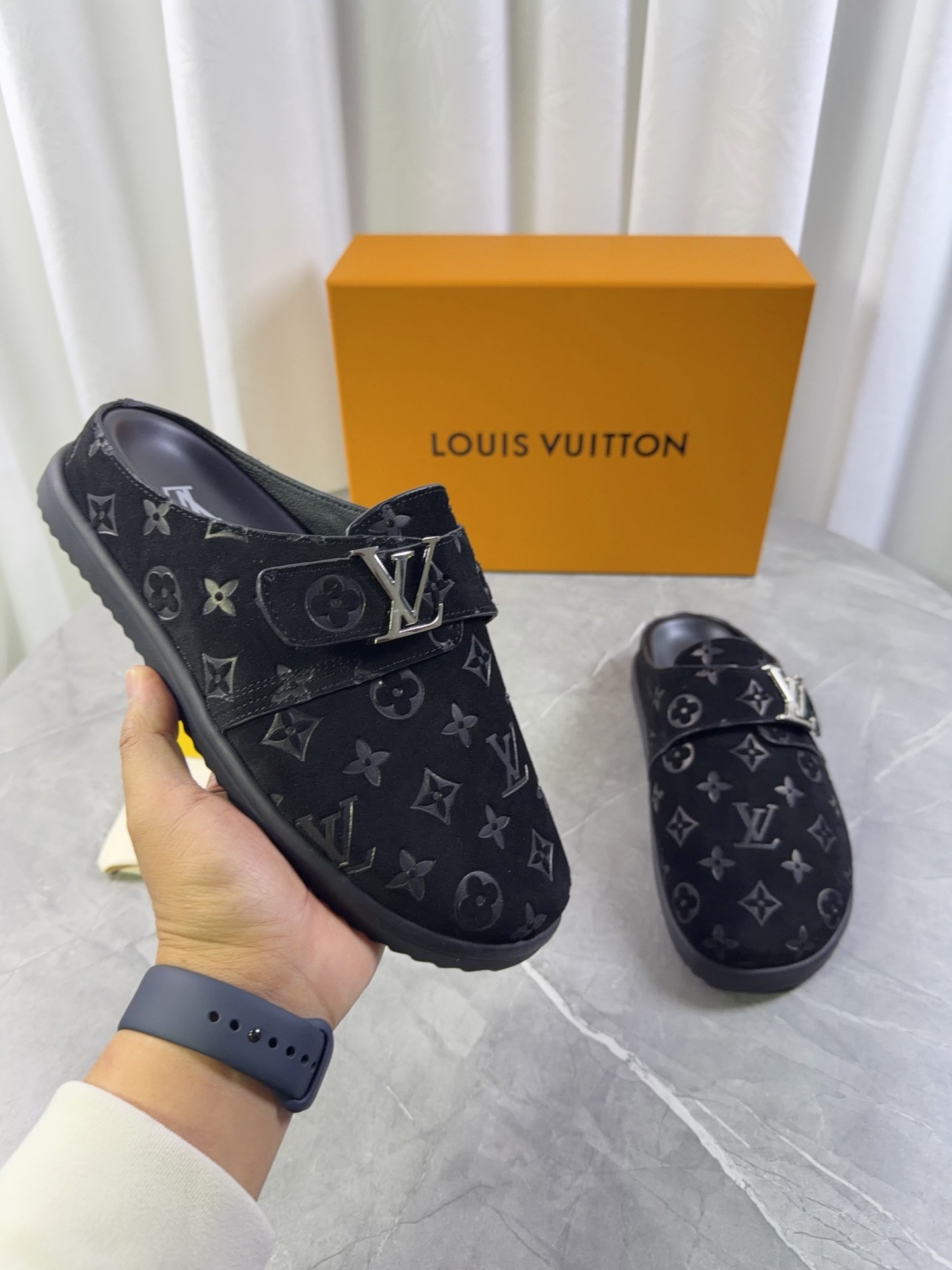 LOUIS VUITTON