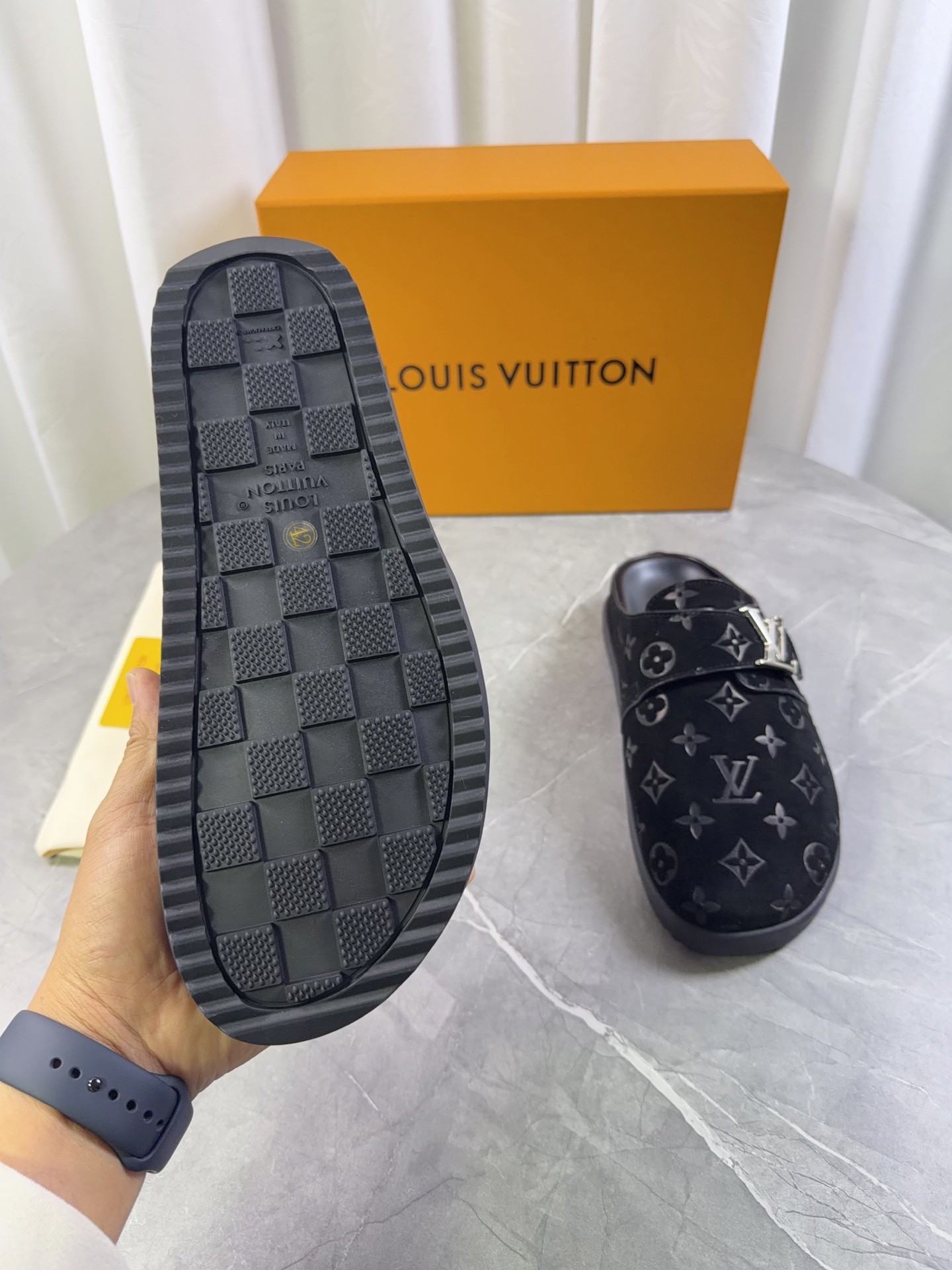 LOUIS VUITTON
