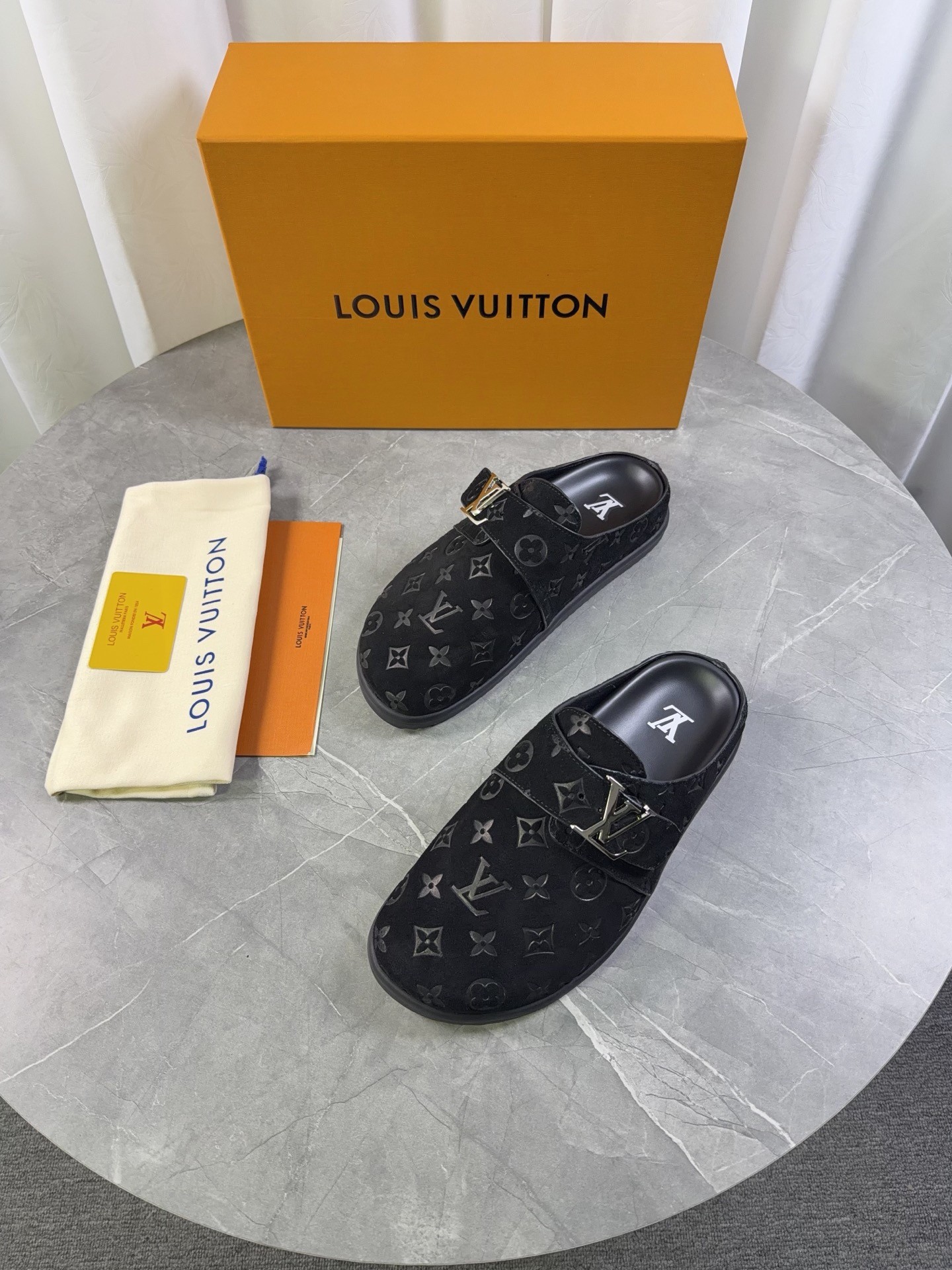 LOUIS VUITTON