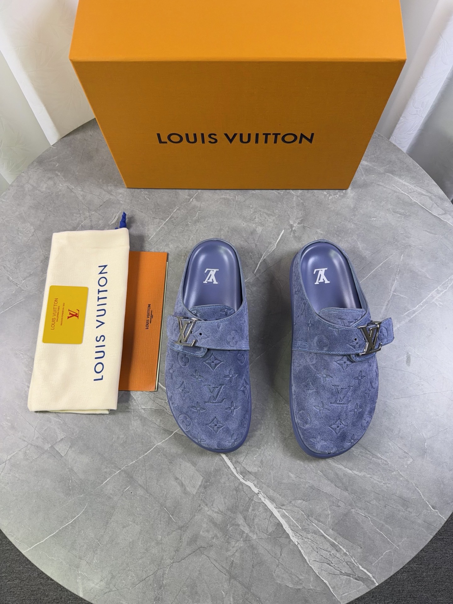 LOUIS VUITTON