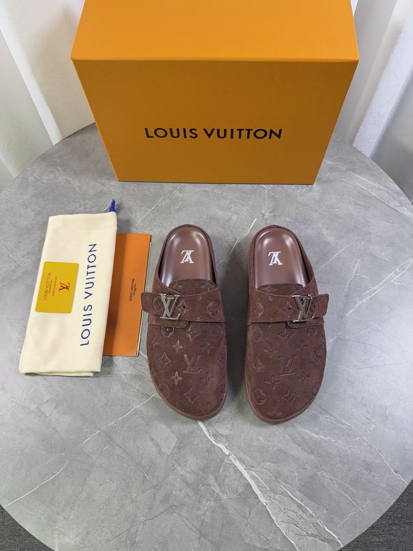 LOUIS VUITTON