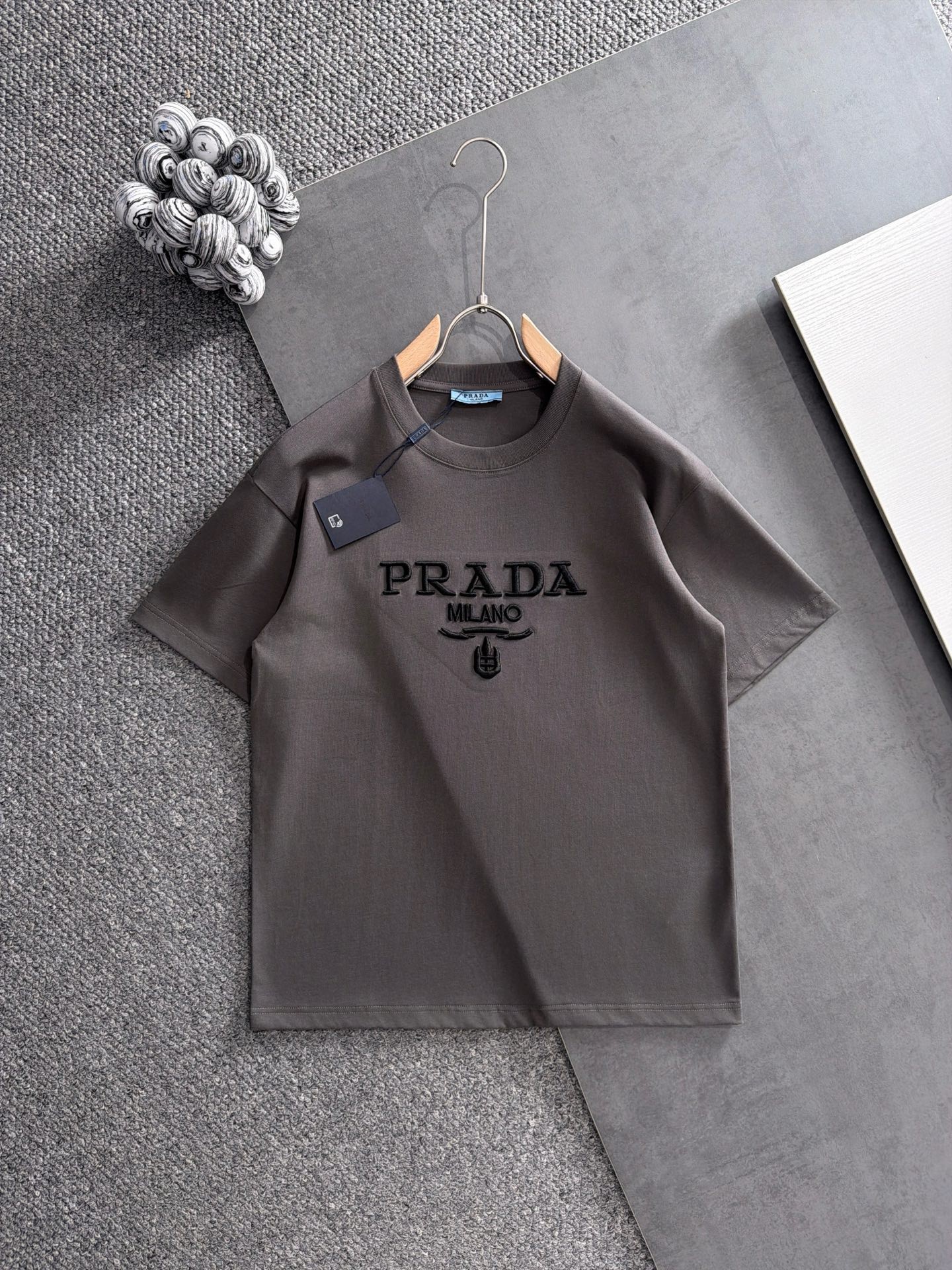 【PRADA】半袖 T シャツ