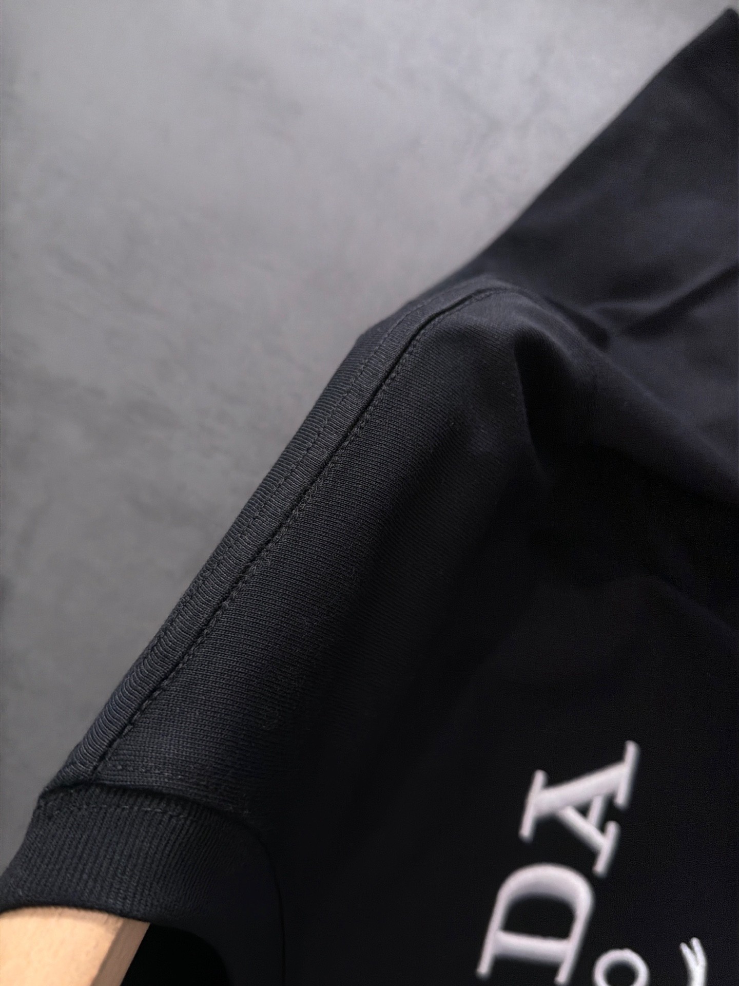 【PRADA】半袖 T シャツ