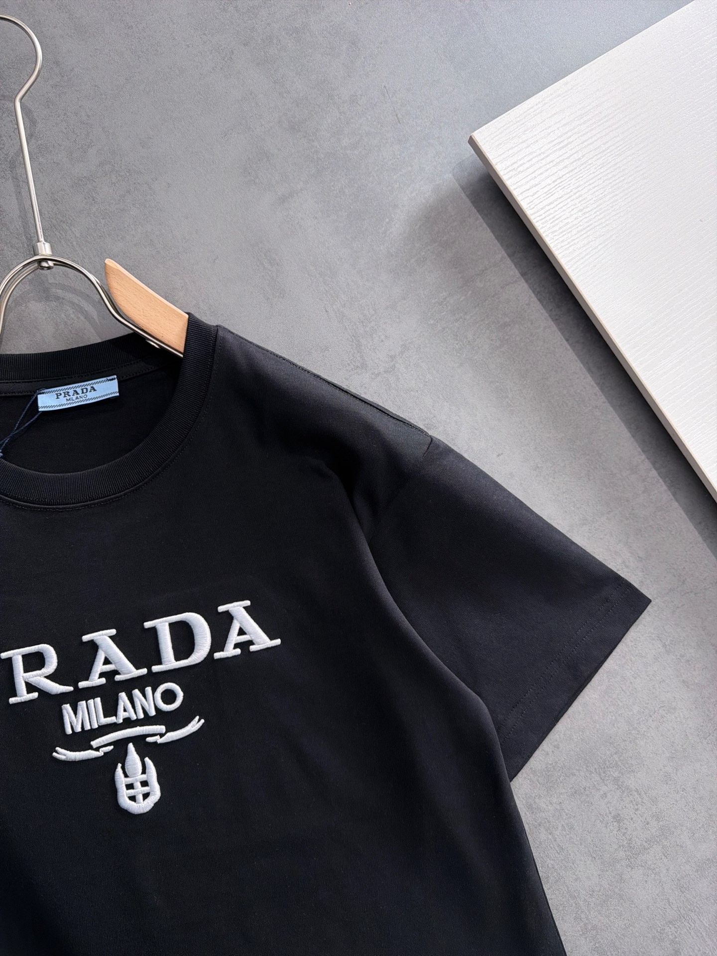 【PRADA】半袖 T シャツ