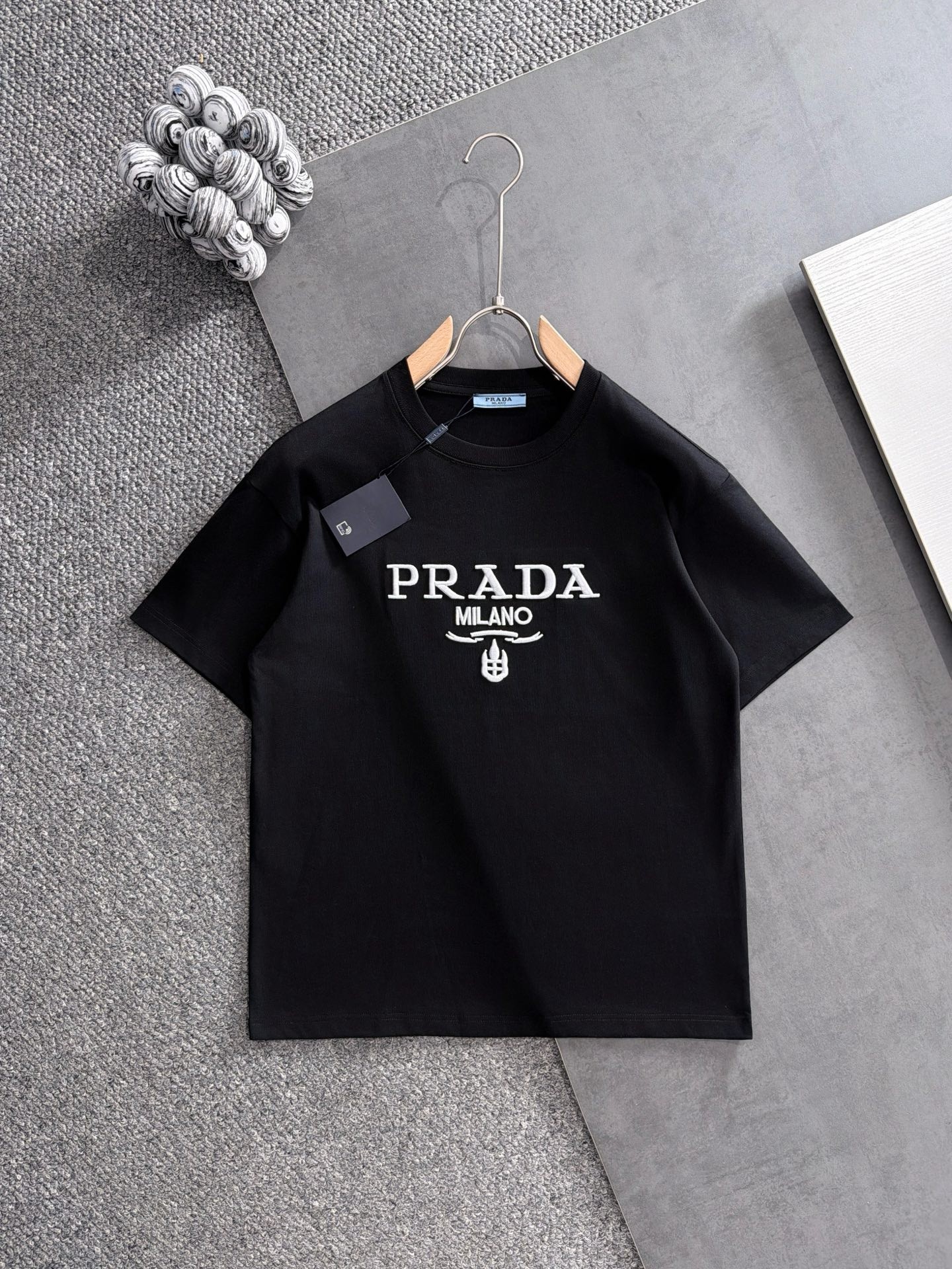 【PRADA】半袖 T シャツ