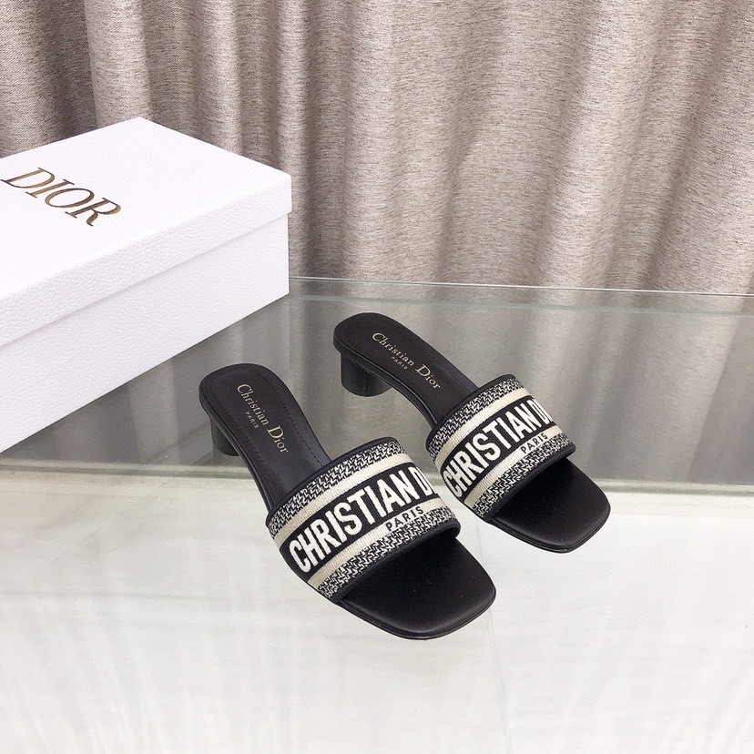 時代を超えて愛されている♪【Dior】Dway ヒール スライド