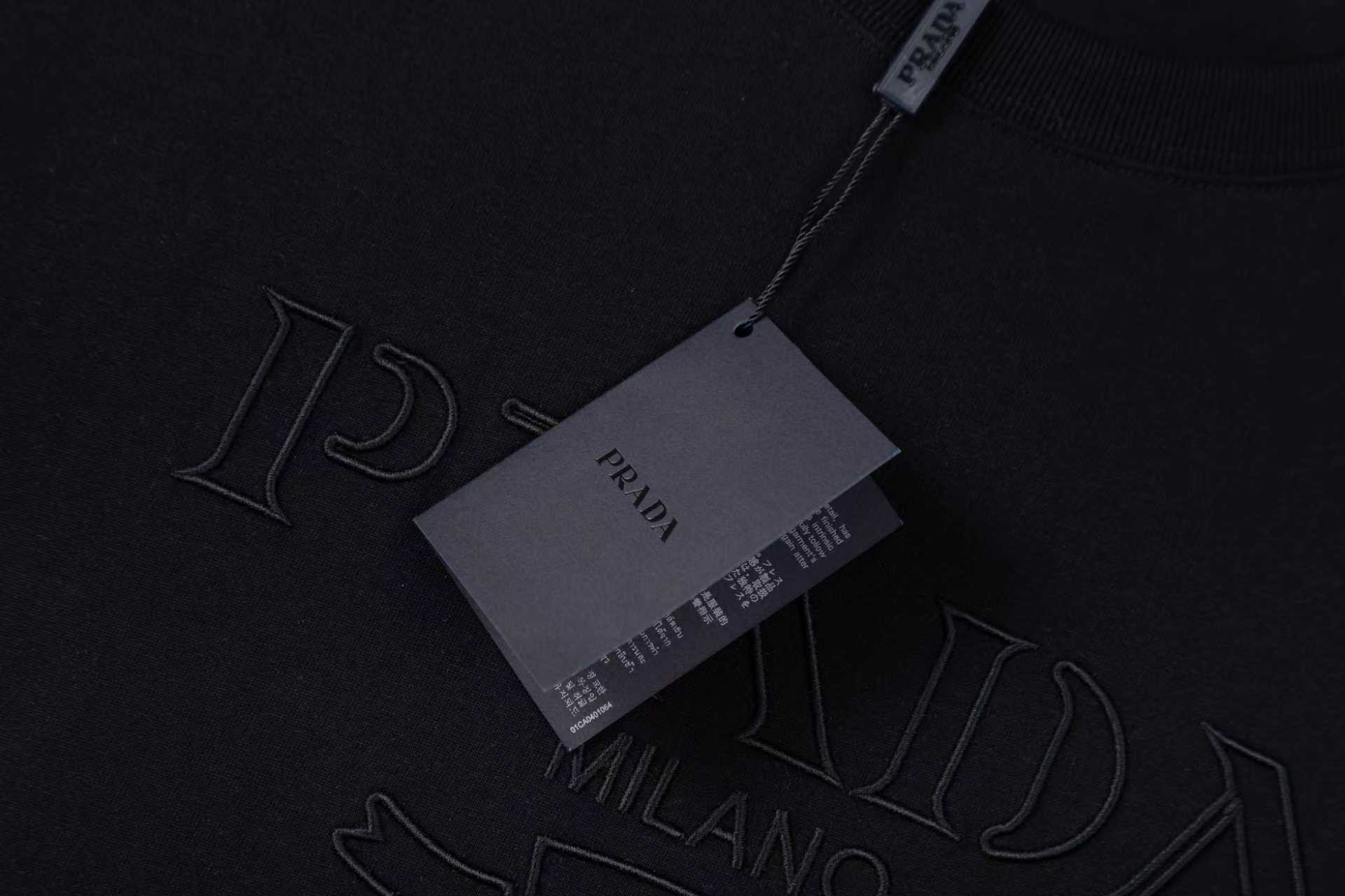 【PRADA】半袖 T シャツ