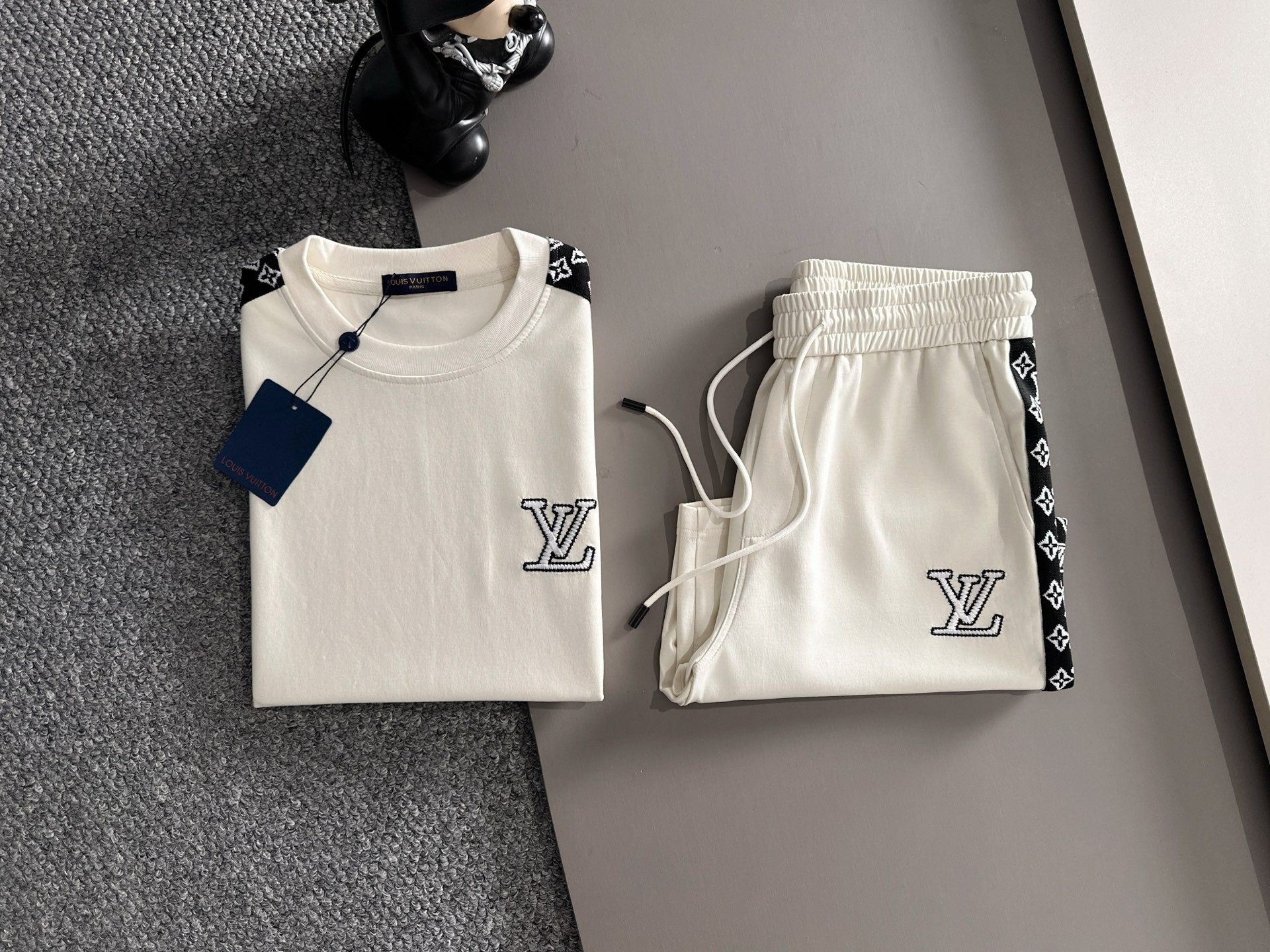 【LOUIS VUITTON】半袖T シャツショートパンツ セットアップ