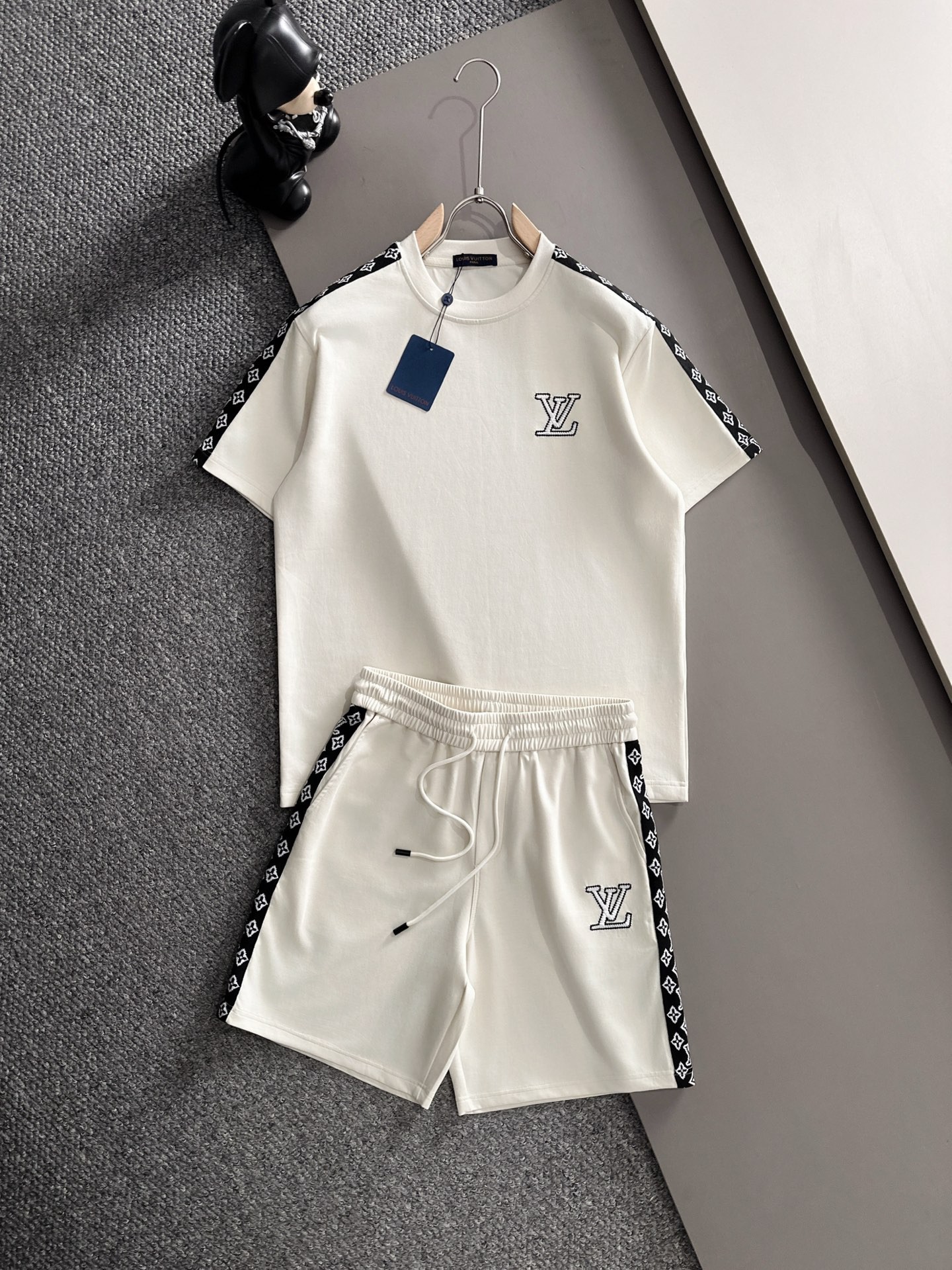 【LOUIS VUITTON】半袖T シャツショートパンツ セットアップ
