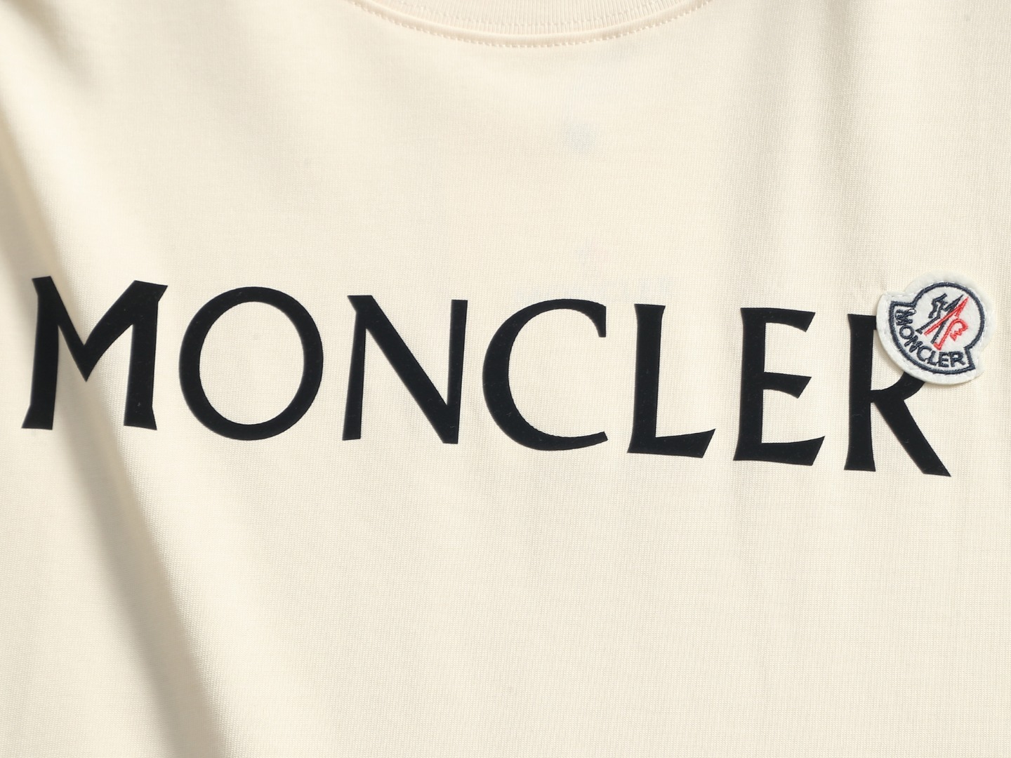 【MONCLER】プリント半袖 T シャツ