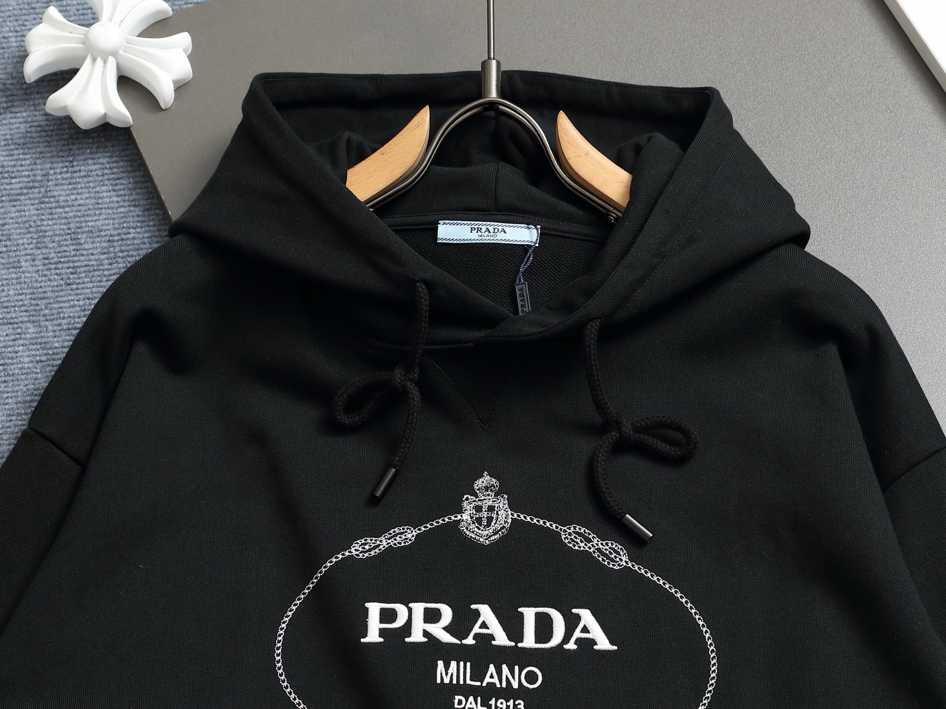 【PRADA】プラダ 刺繍パーカー