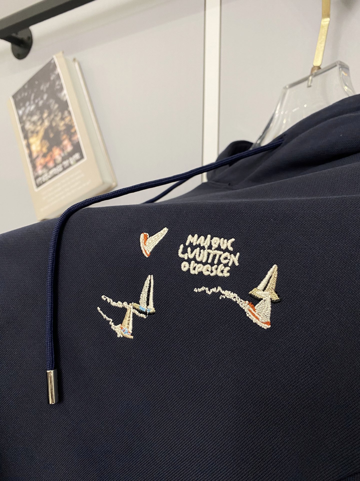 【LOUIS VUITTON】ルイヴィトン 刺繍パーカー