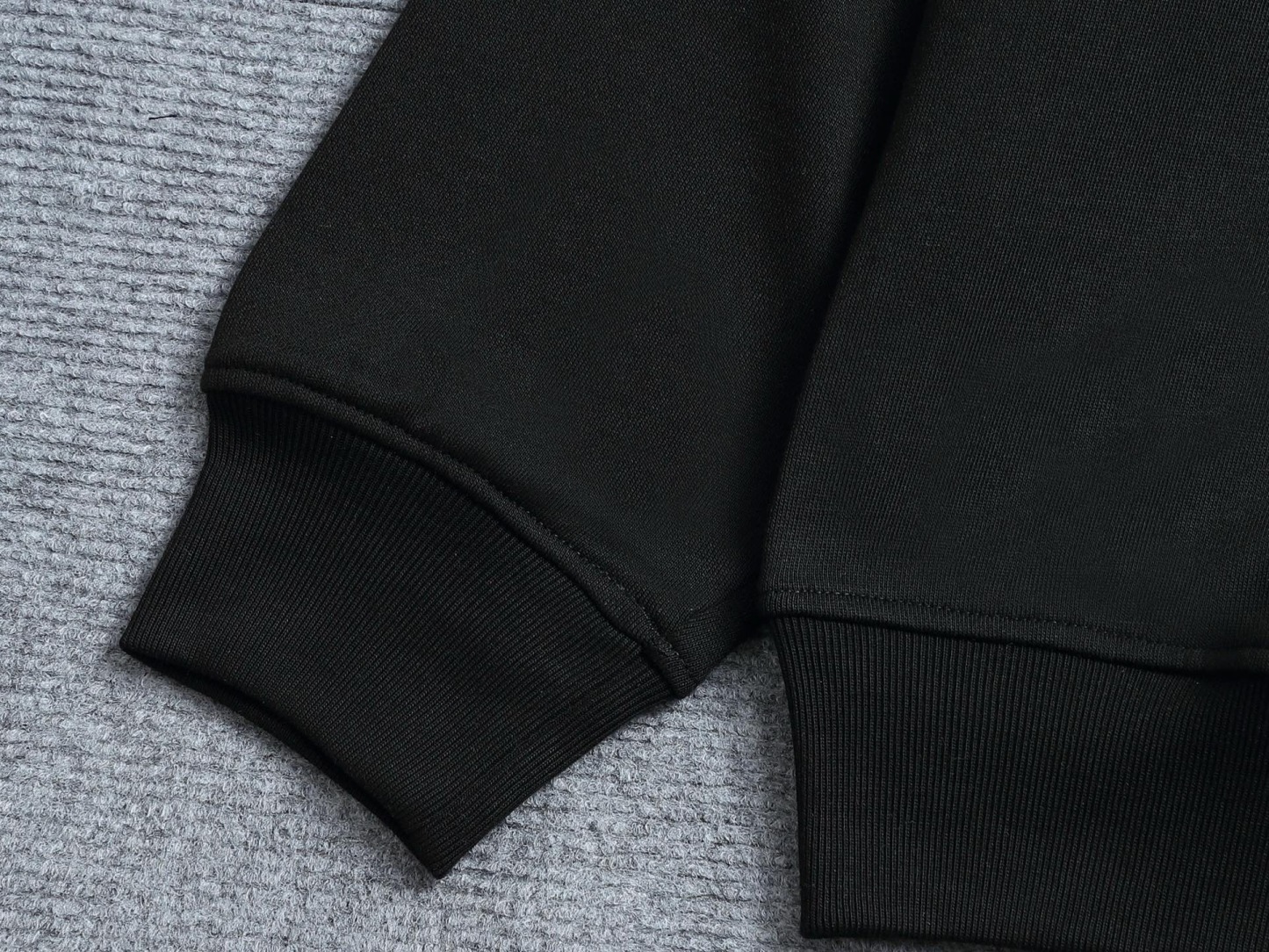 【BURBERRY】刺繍長袖 T シャツ