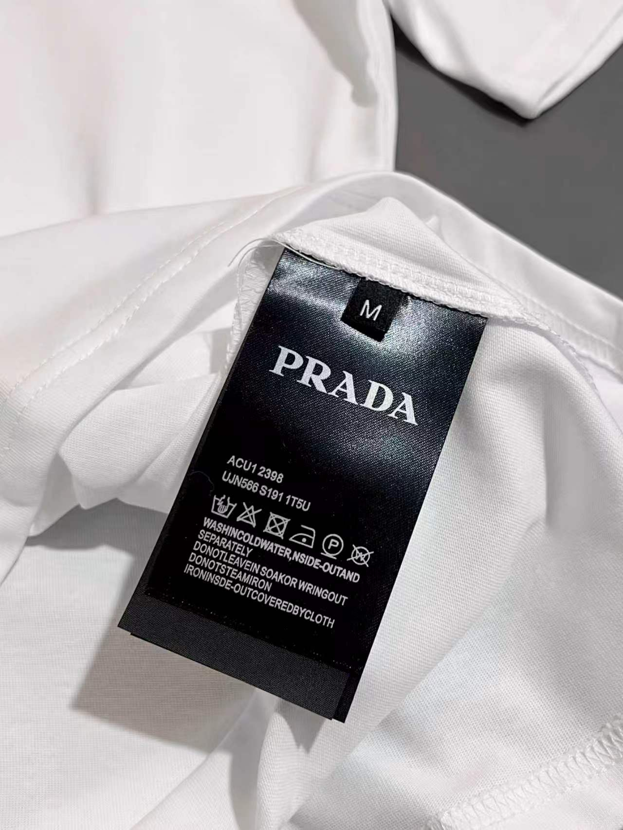 【PRADA】半袖 T シャツ