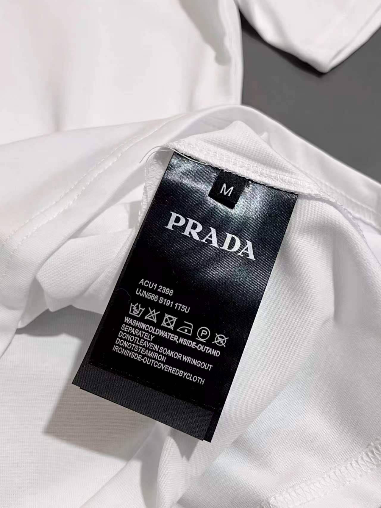 【PRADA】半袖 T シャツ