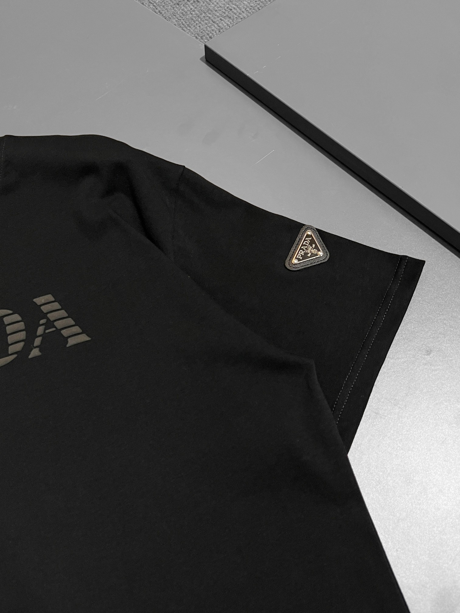 【PRADA】半袖 T シャツ