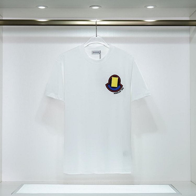 【Moncler 】（モンクレール）男女兼用、ご好評に付き再入荷！