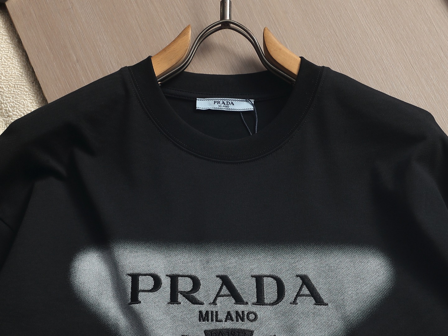 【PRADA】半袖 T シャツ