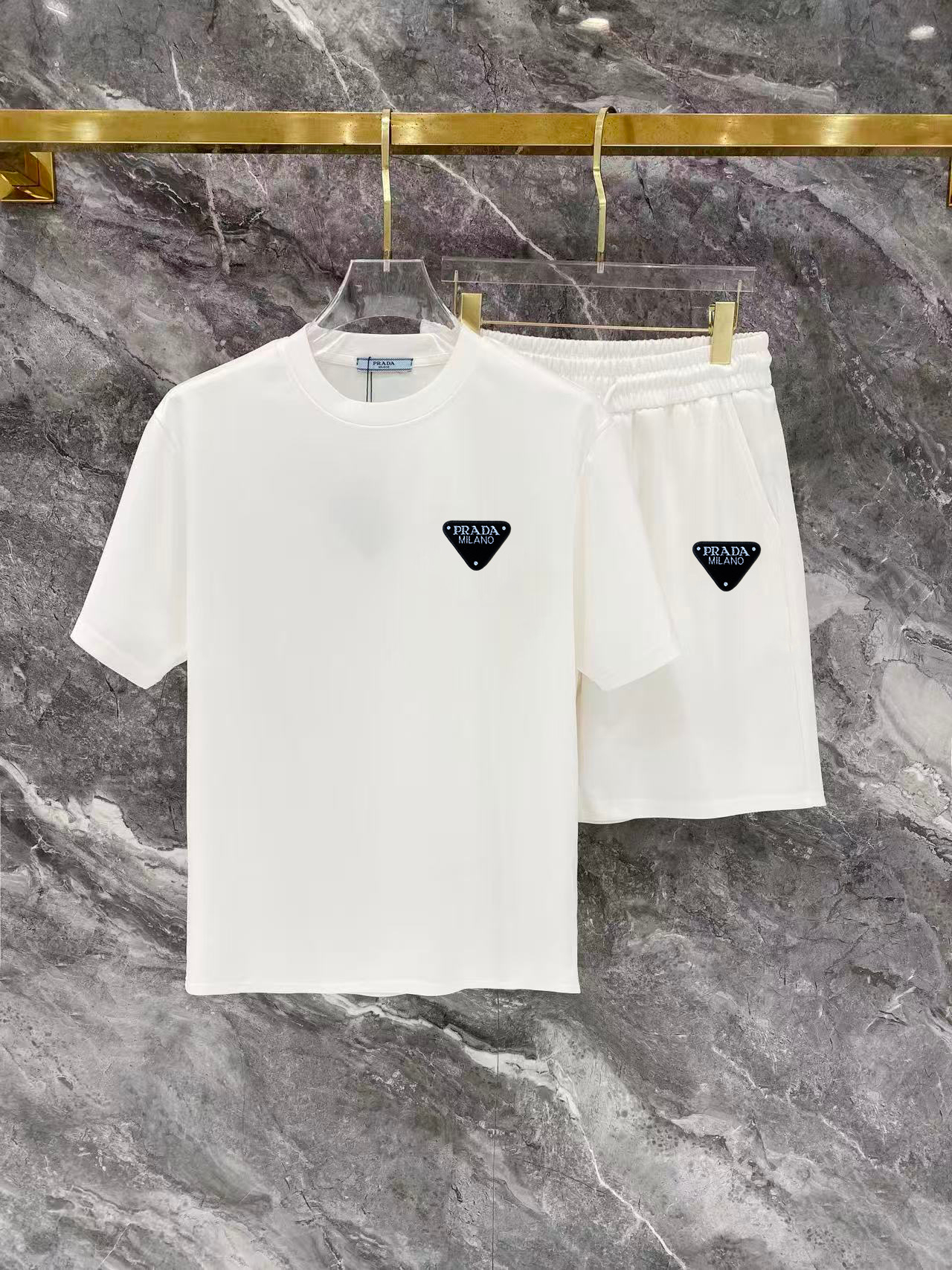 【PRADA】半袖T シャツショートパンツ セットアップ