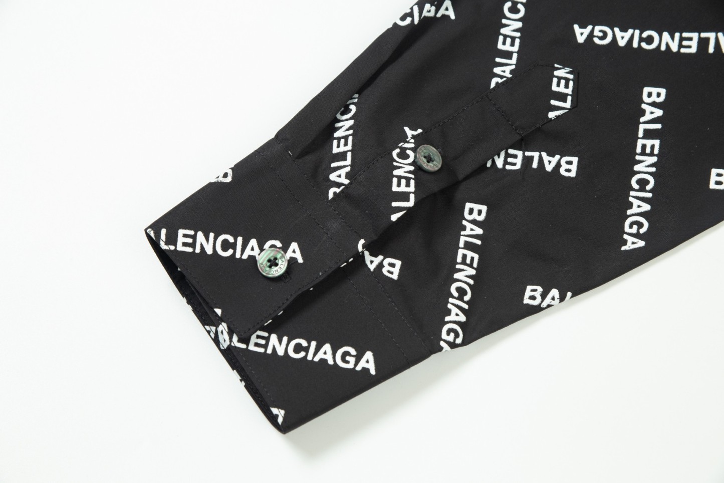 【BALENCIAGA 公式旗艦店】バレンシアガ シャツ ご好評に付き再入荷 240715