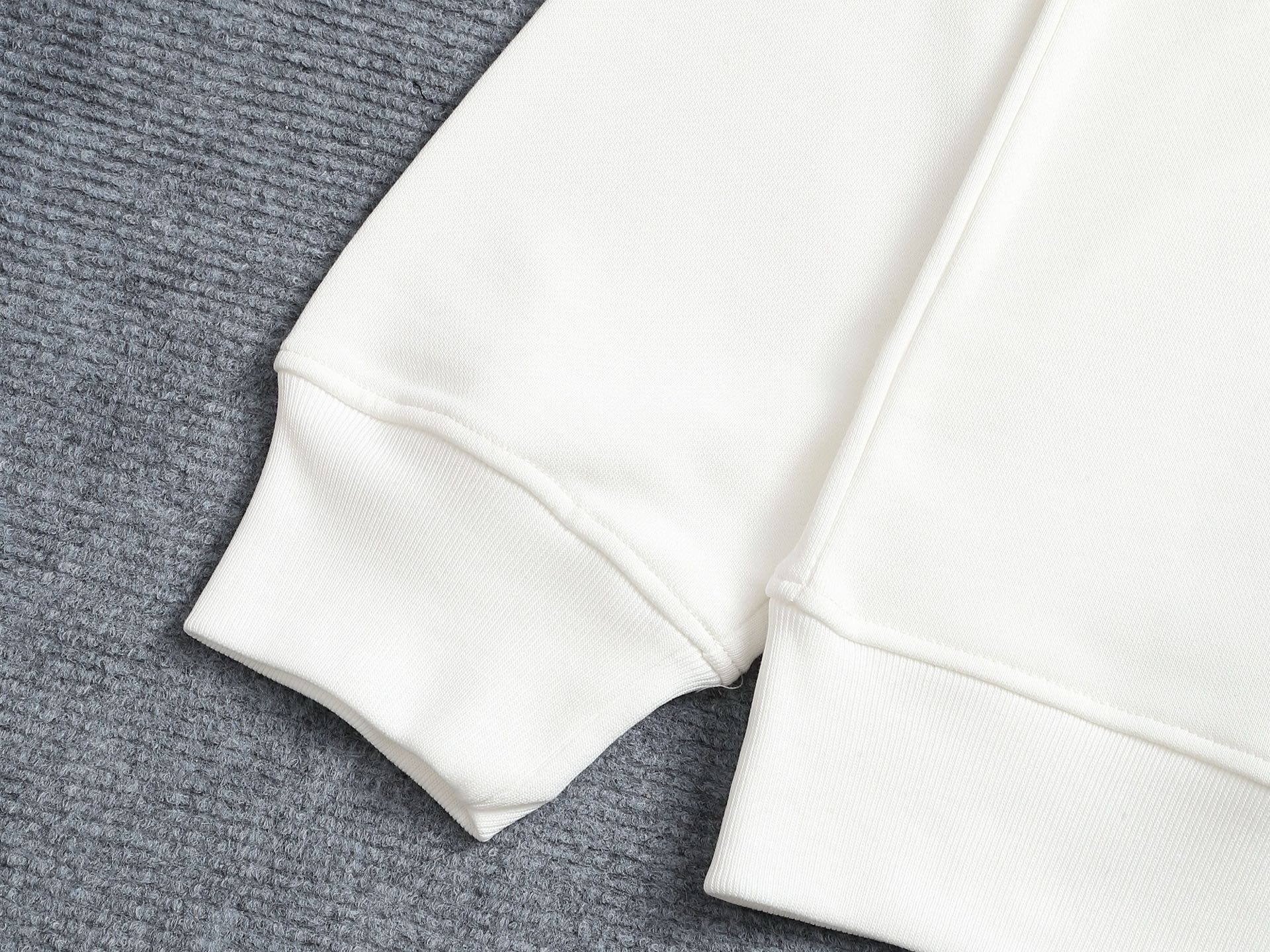 【BURBERRY】刺繍長袖 T シャツ