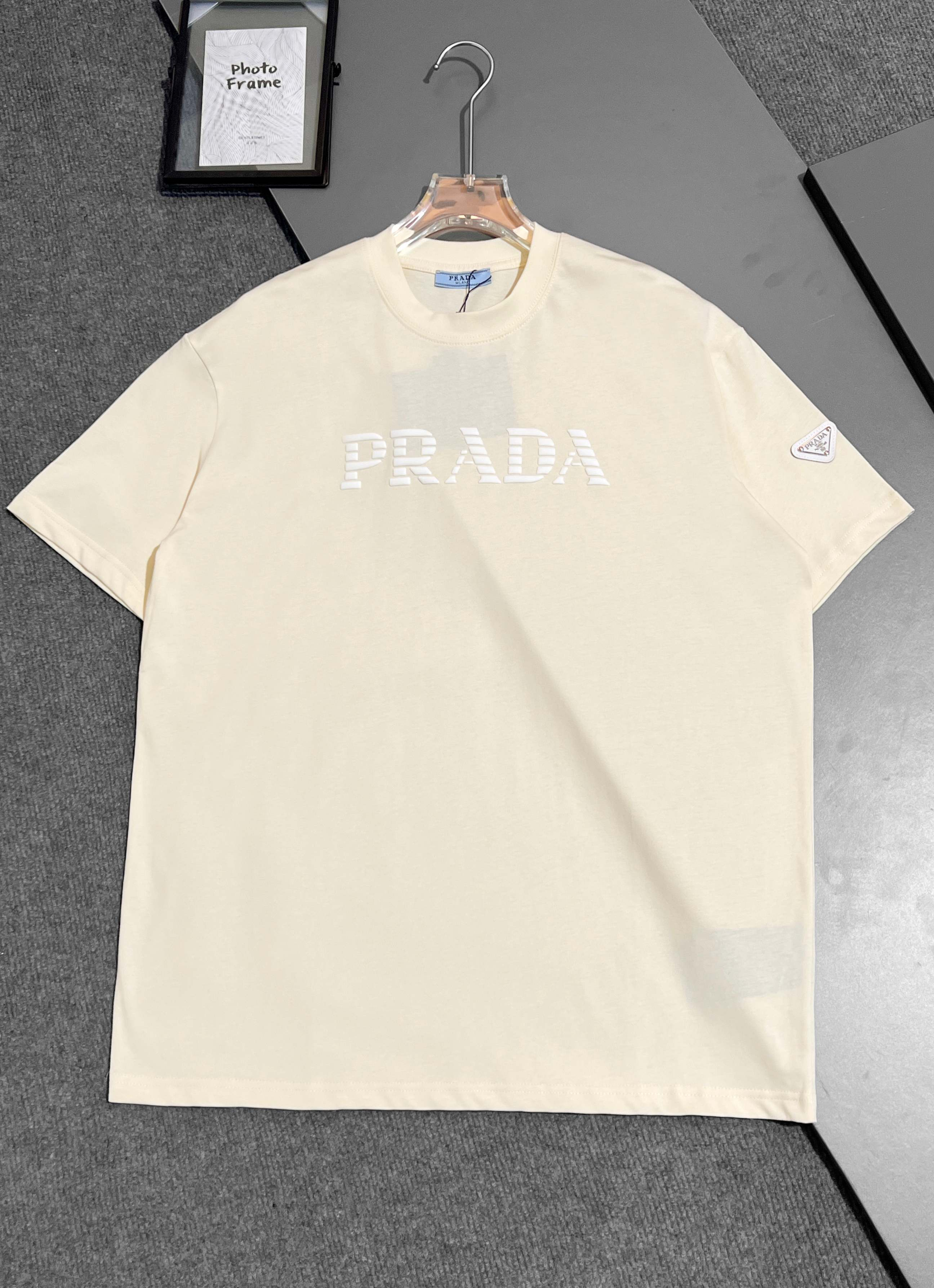 【PRADA】半袖 T シャツ