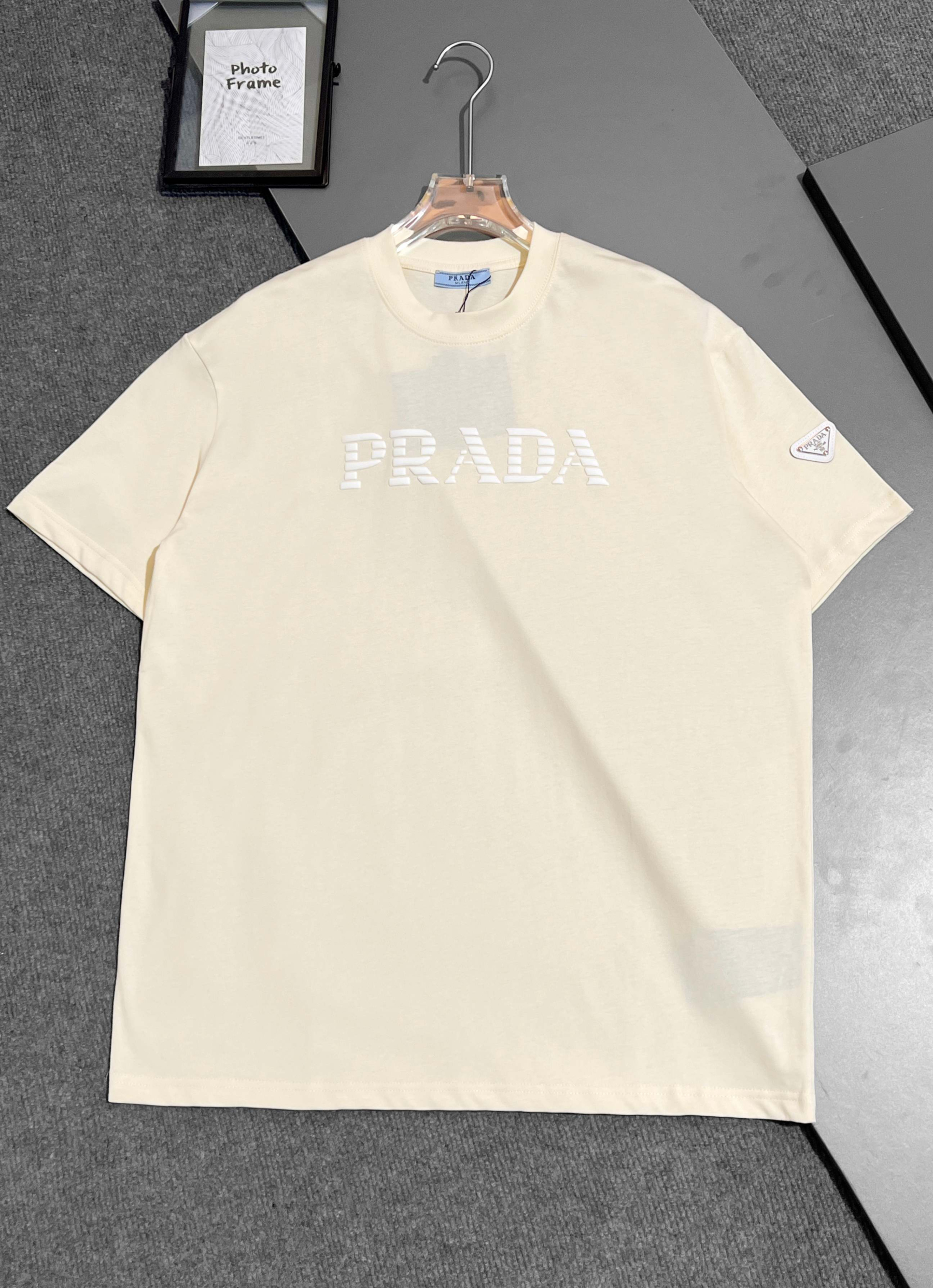 【PRADA】半袖 T シャツ