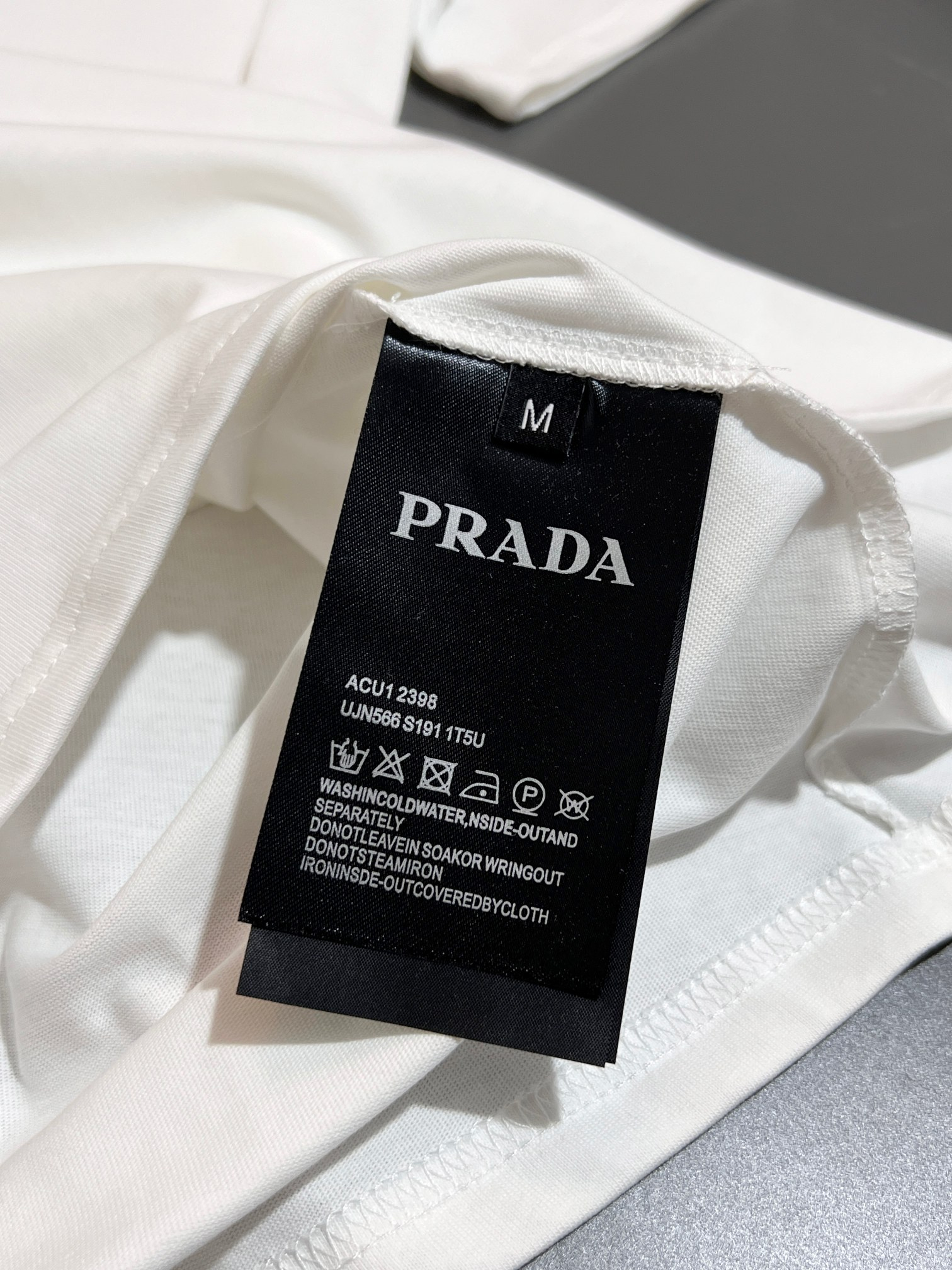 【PRADA】半袖 T シャツ