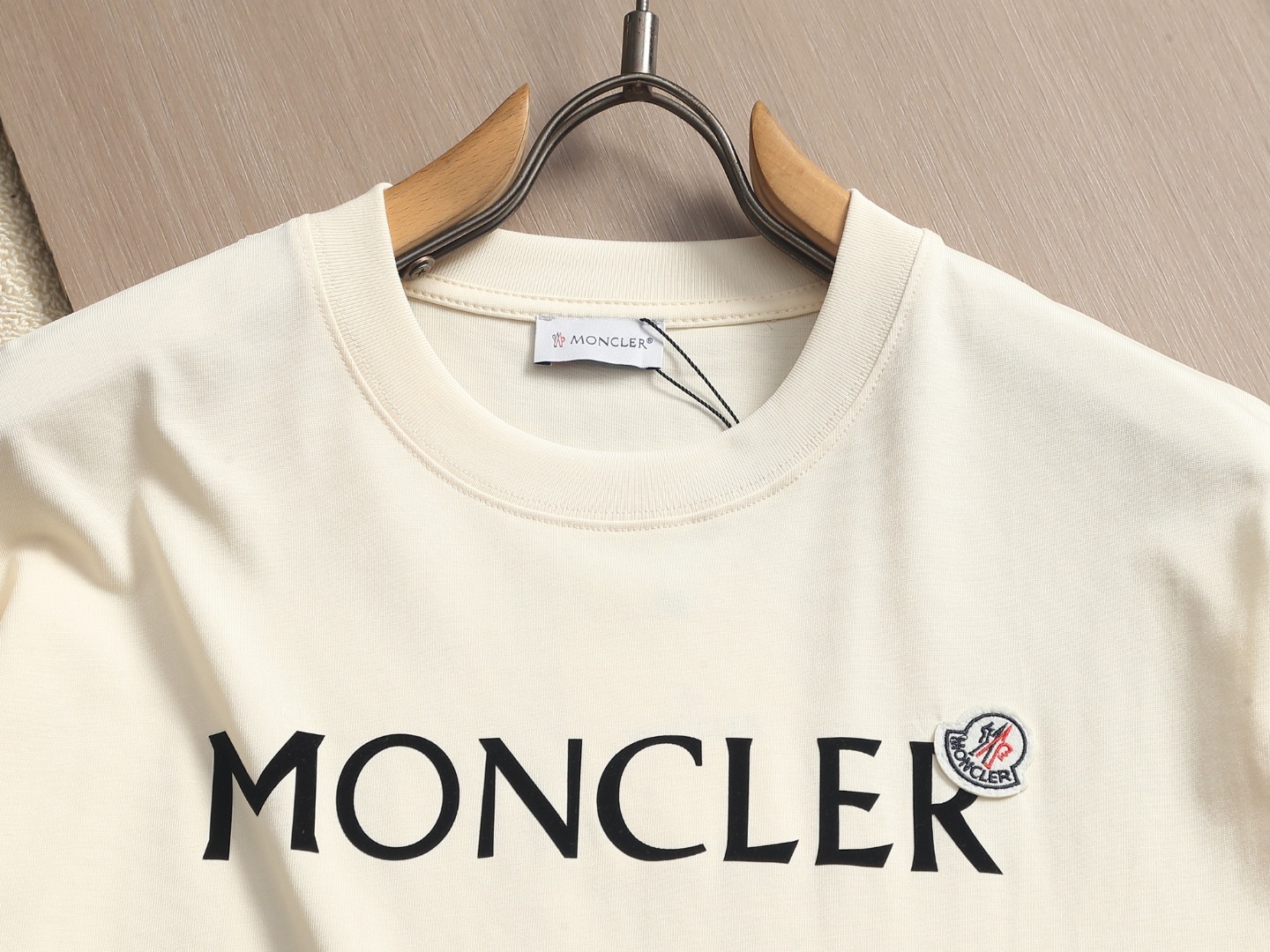 【MONCLER】プリント半袖 T シャツ