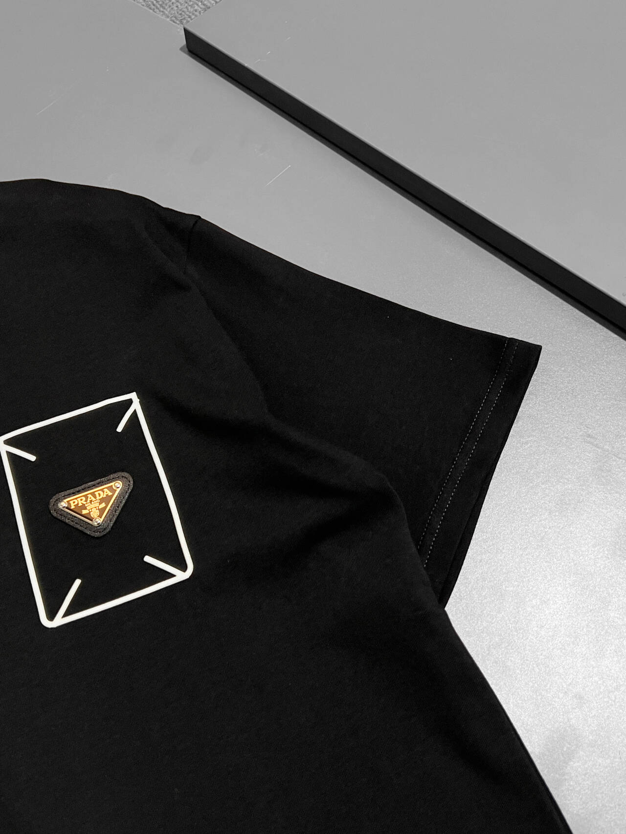 【PRADA】半袖 T シャツ
