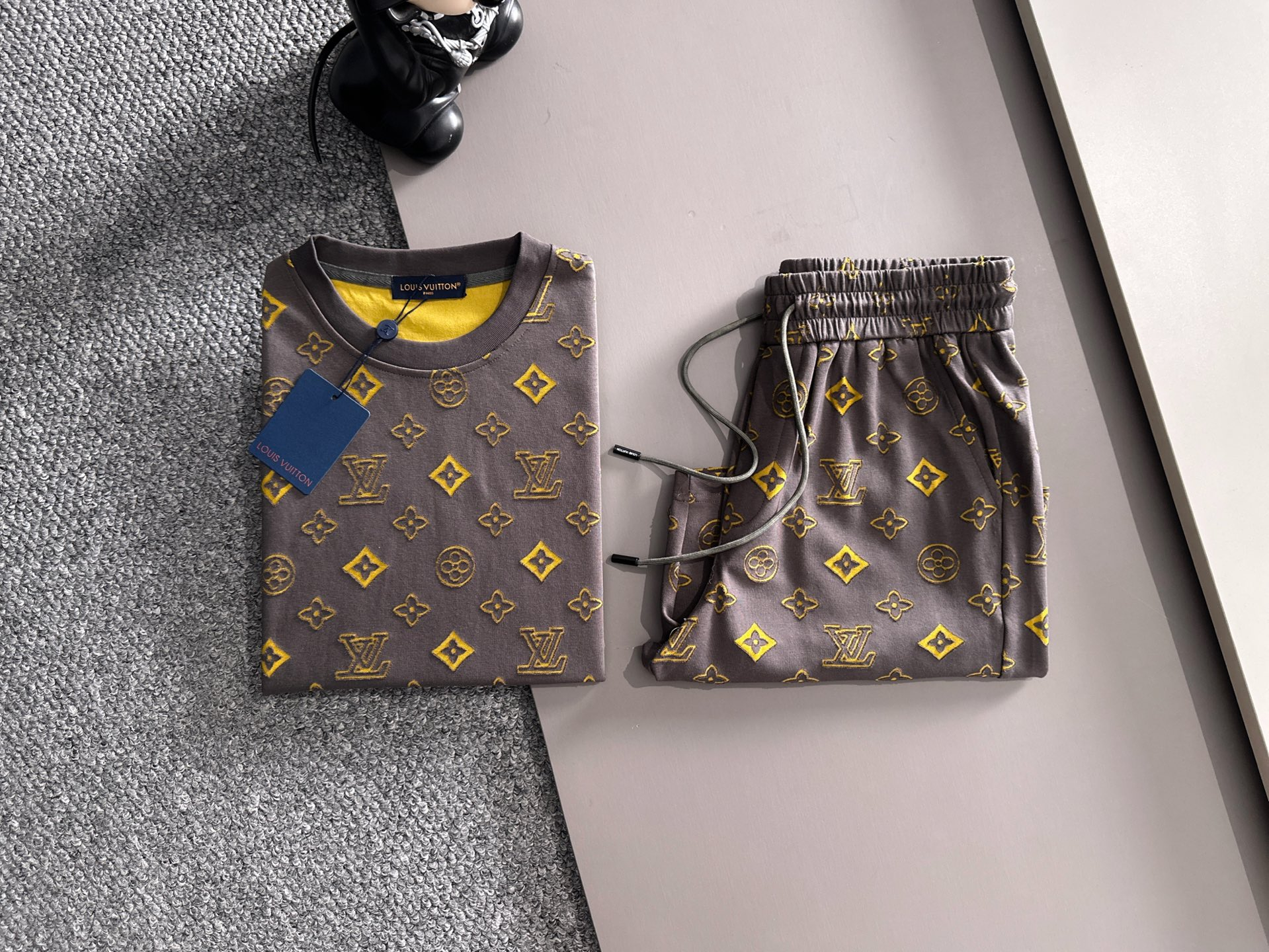 【LOUIS VUITTON】半袖T シャツショートパンツ セットアップ