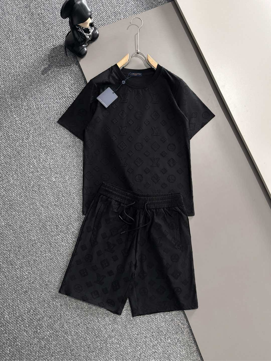 【LOUIS VUITTON】半袖T シャツショートパンツ セットアップ