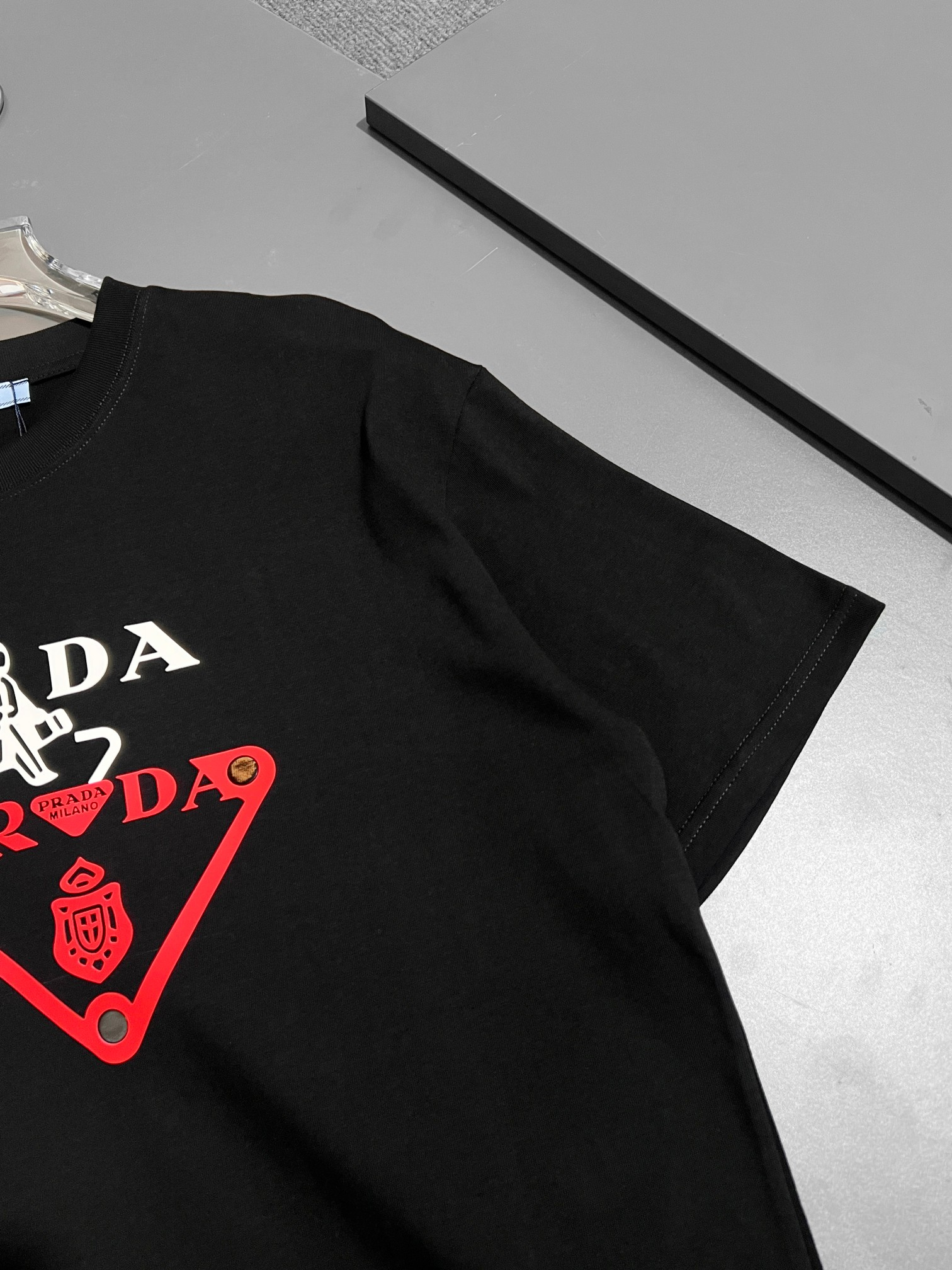 【PRADA】半袖 T シャツ