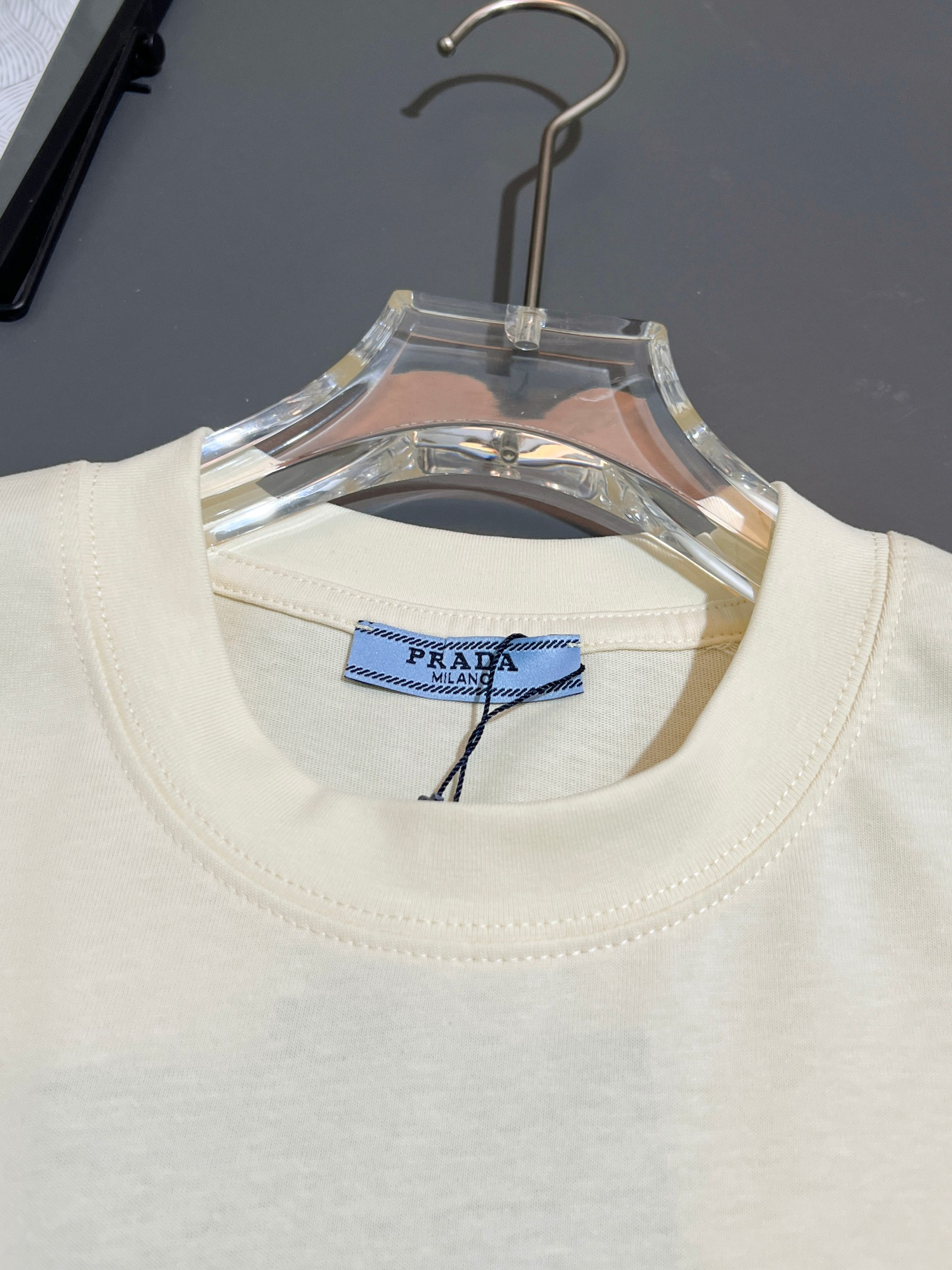 【PRADA】半袖 T シャツ