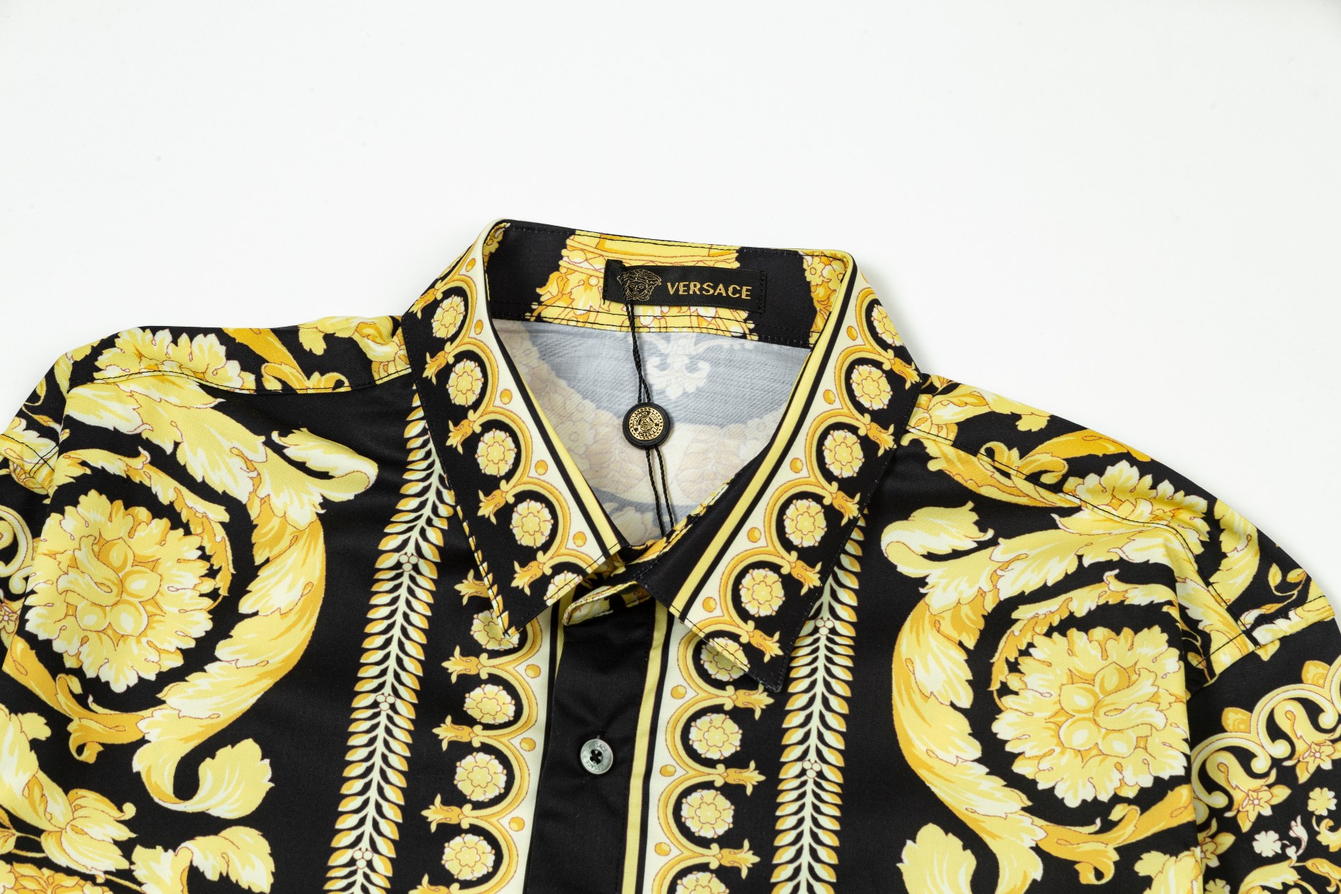 【VERSACE 公式旗艦店】ヴェルサーチ シャツ ご好評に付き再入荷 240716