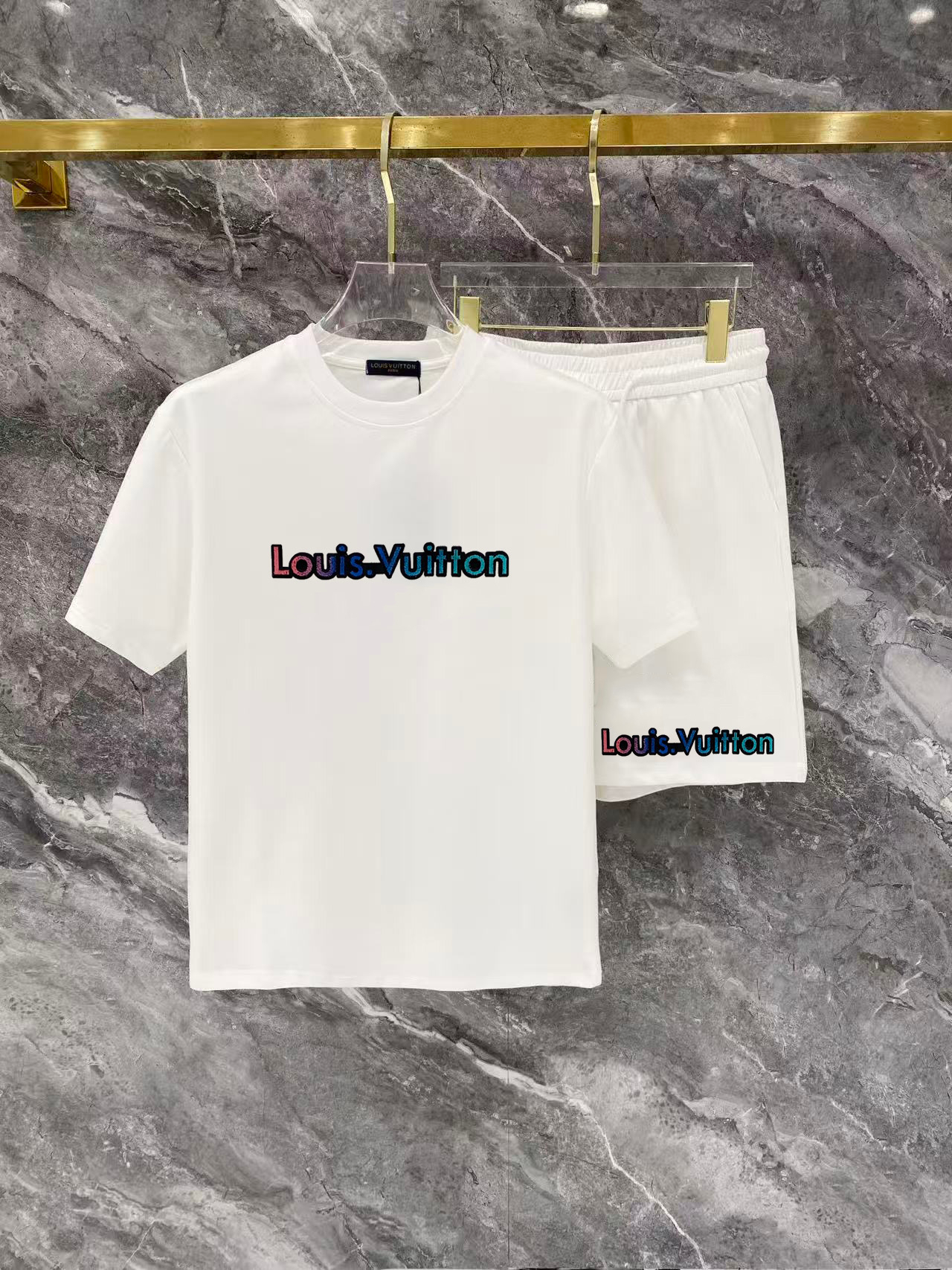 【LOUIS VUITTON】半袖T シャツショートパンツ セットアップ