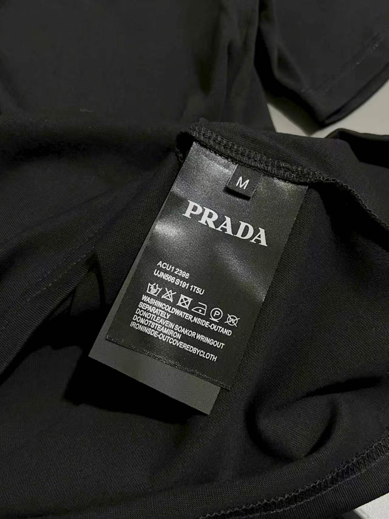 【PRADA】半袖 T シャツ