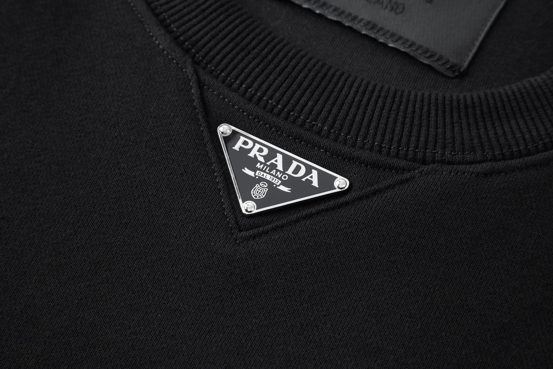 【PRADA】長袖 T シャツ