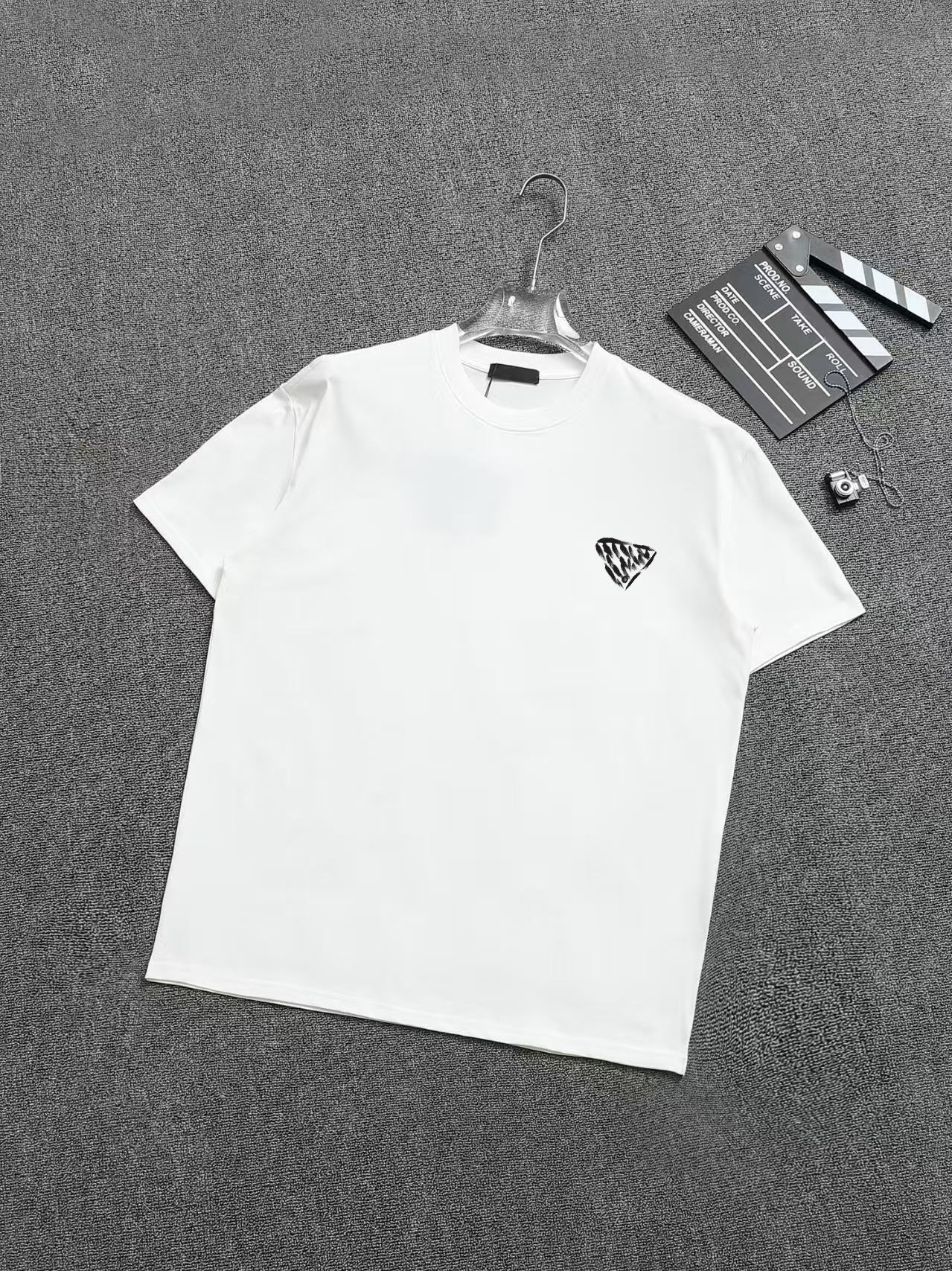 【PRADA】半袖 T シャツ