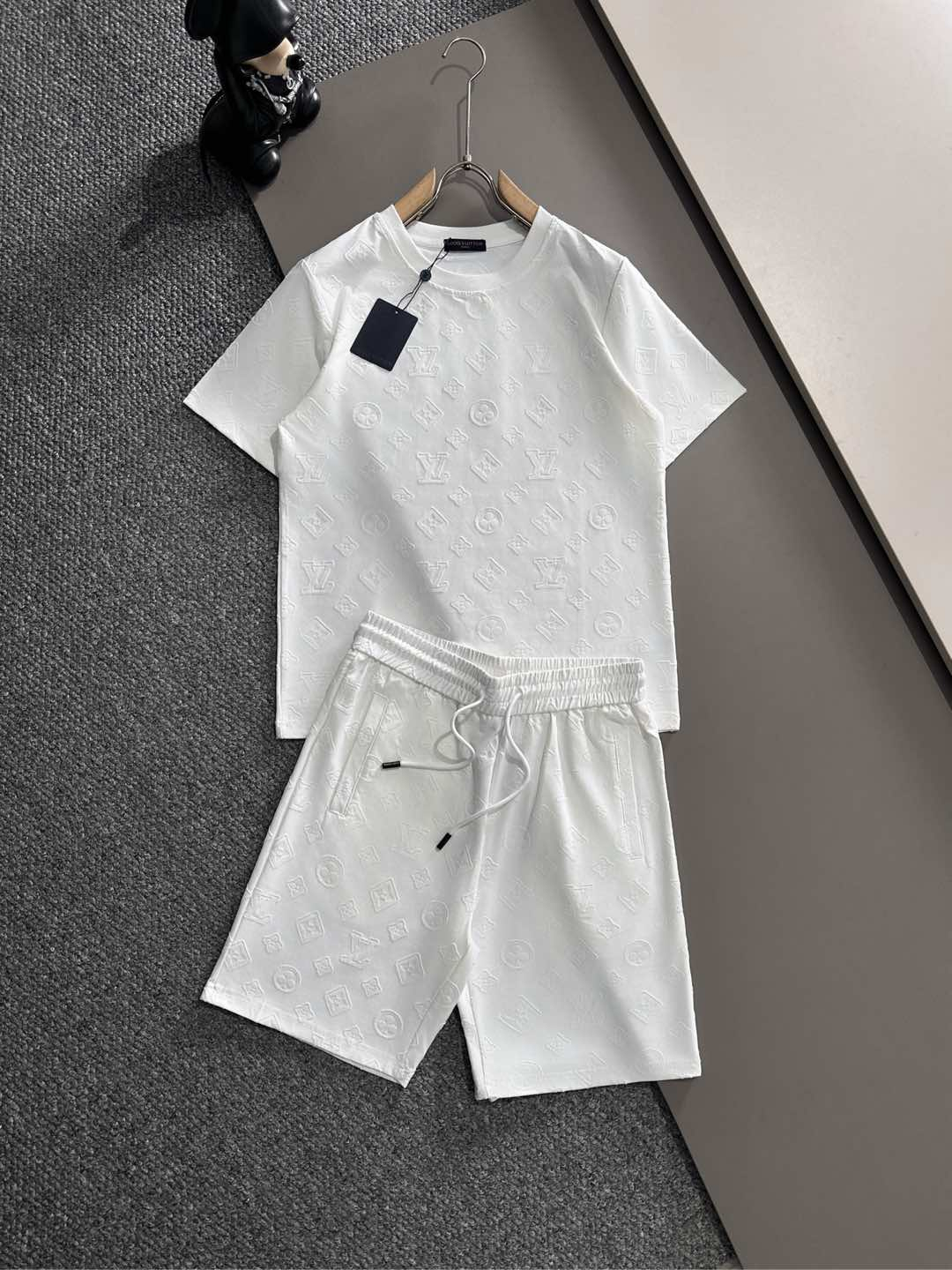 【LOUIS VUITTON】半袖T シャツショートパンツ セットアップ