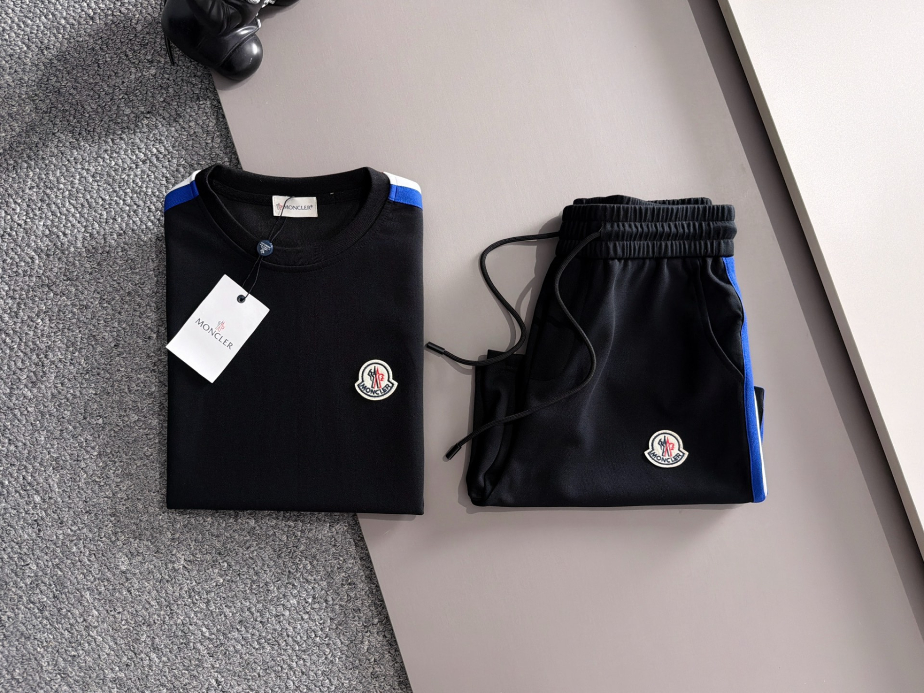【MONCLER】半袖T シャツショートパンツ セットアップ