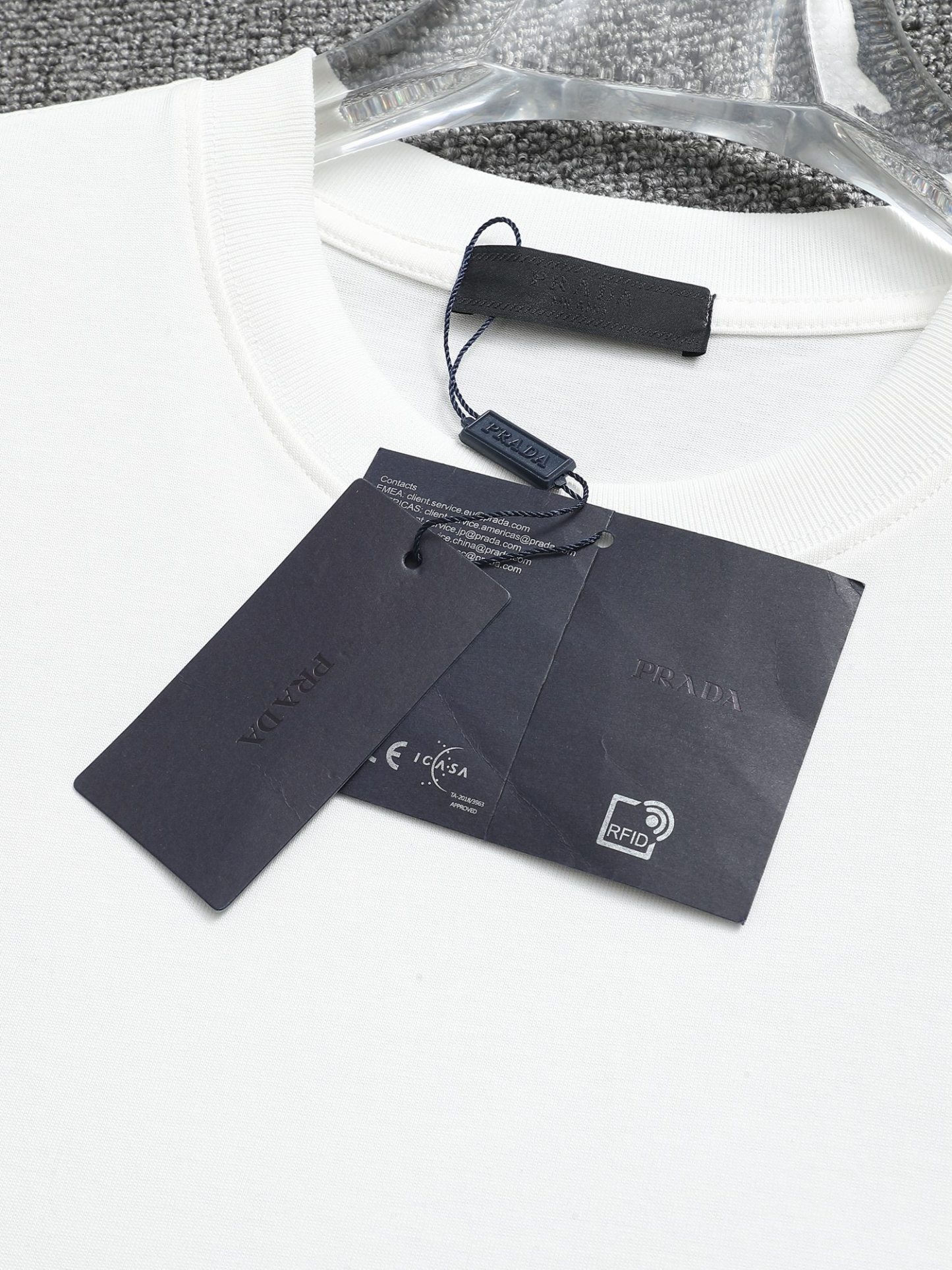 【PRADA】半袖 T シャツ