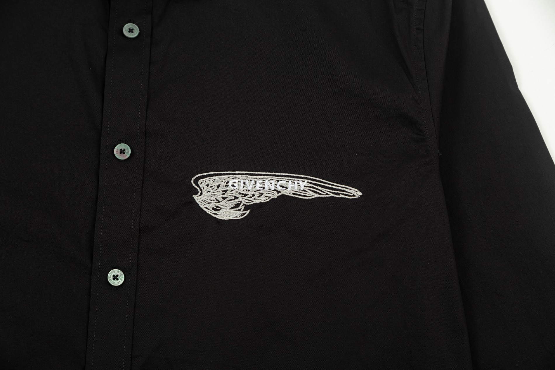 【GIVENCHY 公式旗艦店】ジバンシー シャツ ご好評に付き再入荷 240802