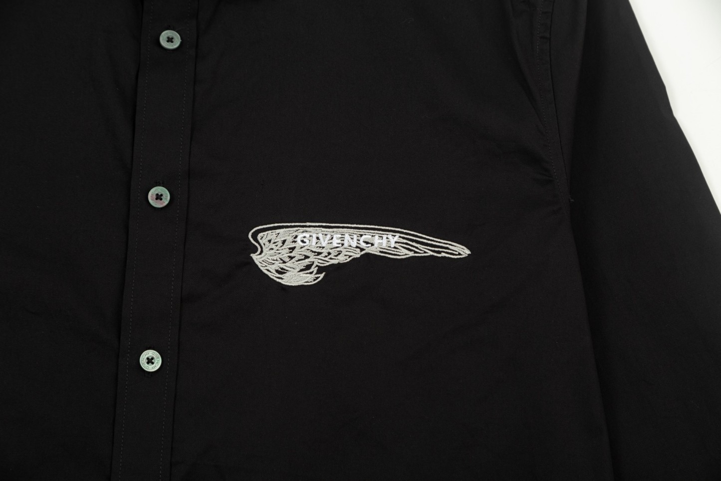 【GIVENCHY 公式旗艦店】ジバンシー シャツ ご好評に付き再入荷 240802