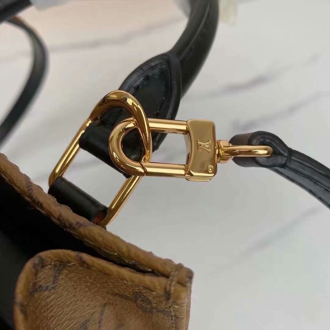 LOUIS VUITTON ルイヴィトン PETIT SAC PLAT M69442