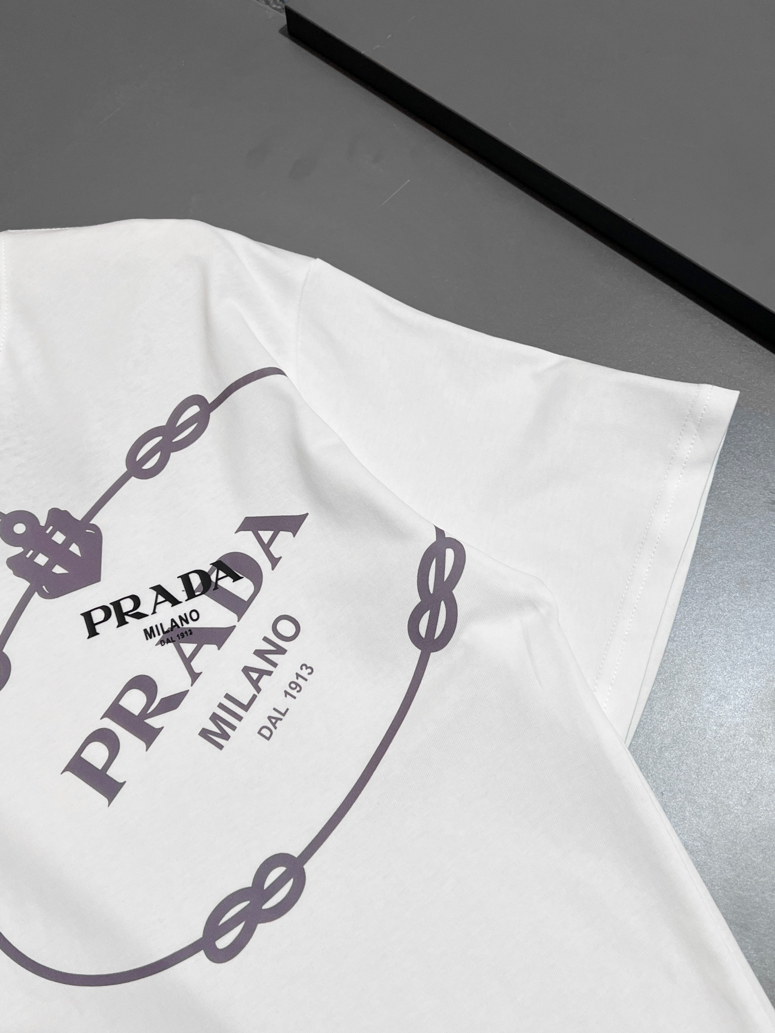【PRADA】半袖 T シャツ