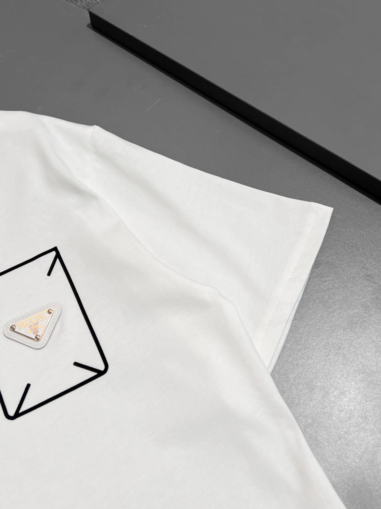 【PRADA】半袖 T シャツ