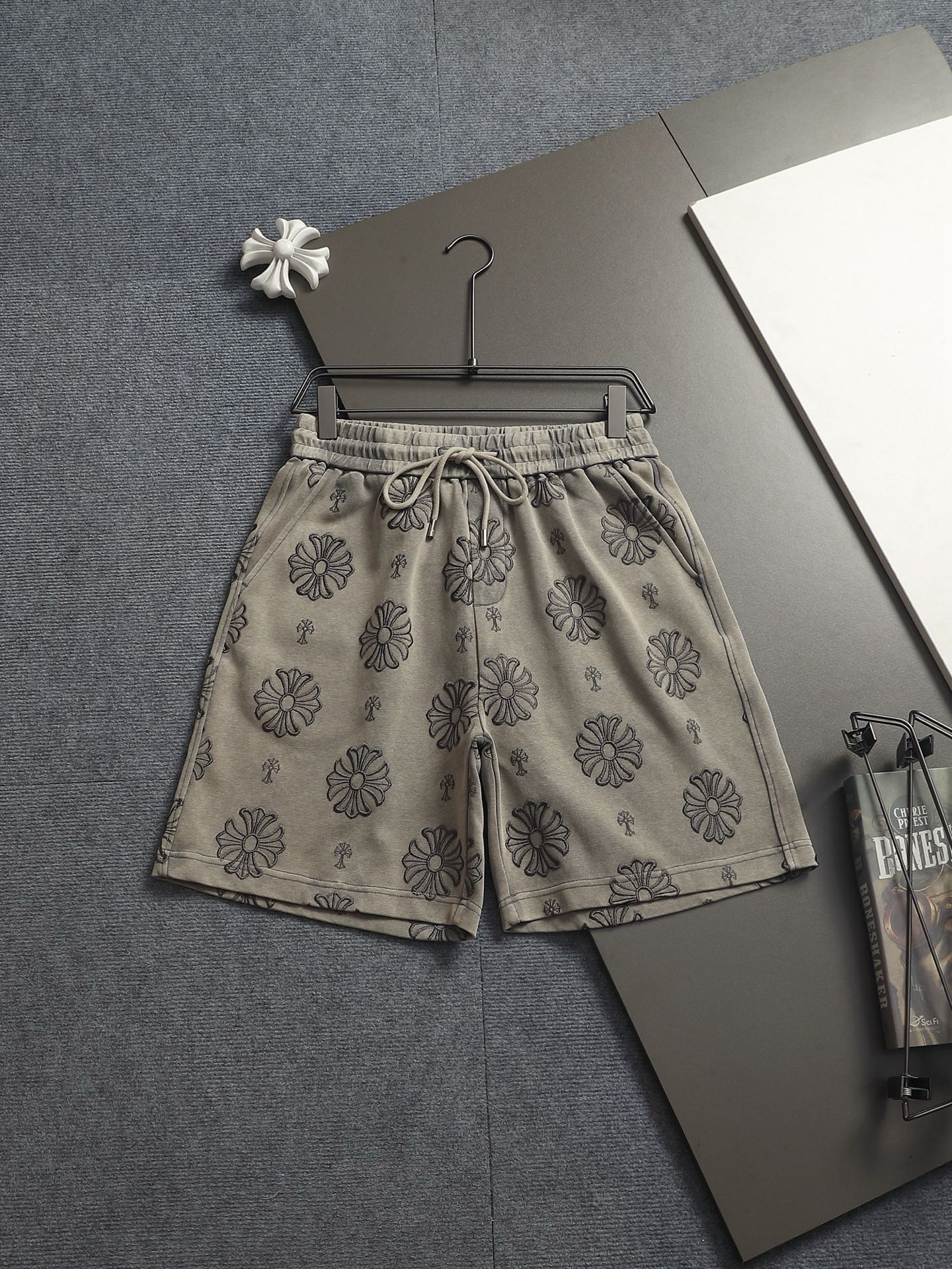 【CHROME HEARTS】ショートパンツ