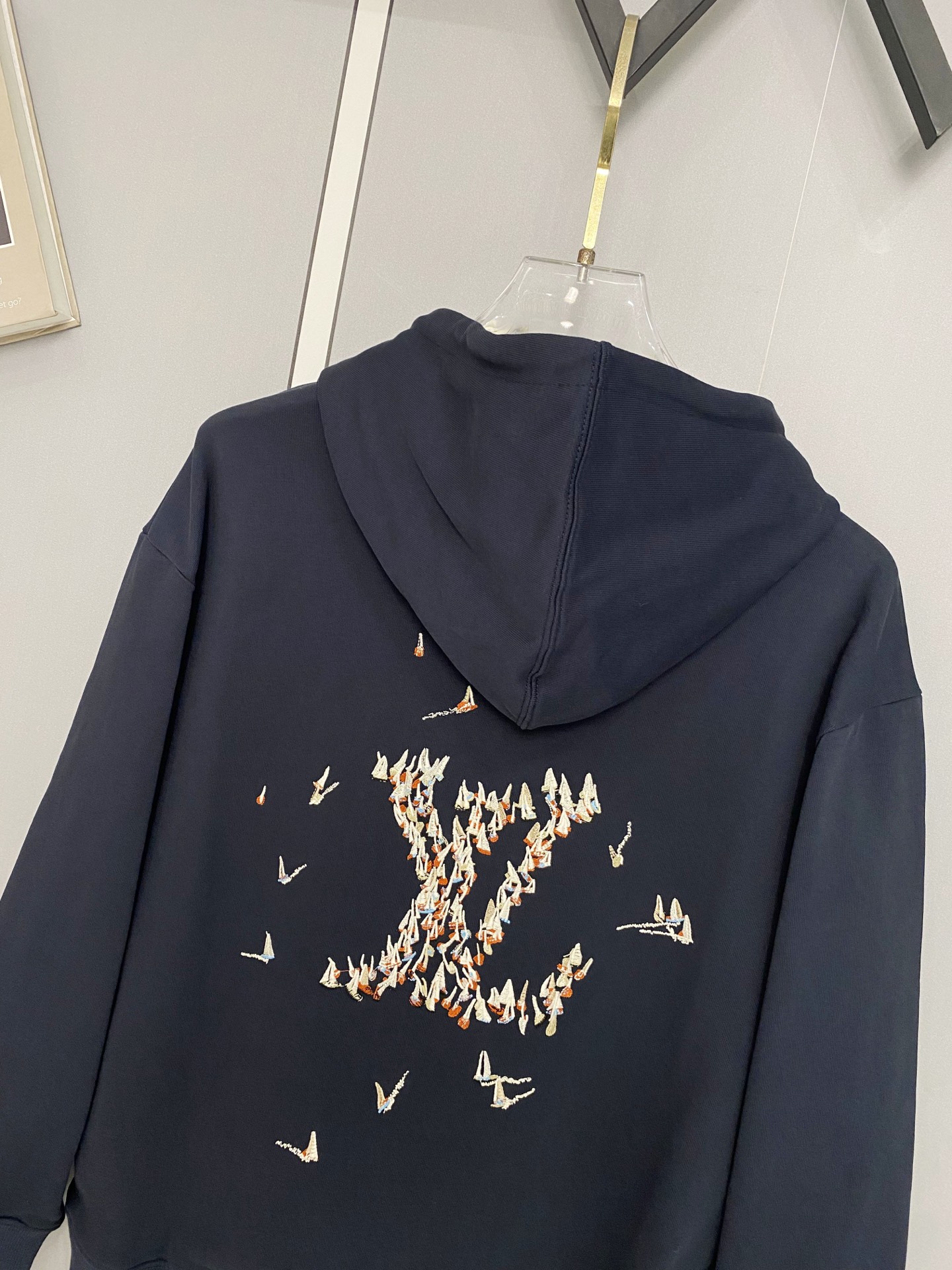 【LOUIS VUITTON】ルイヴィトン 刺繍パーカー